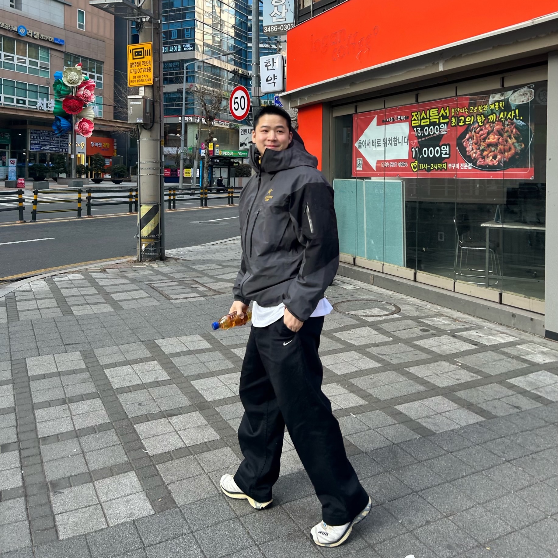 Palace x Arc'teryx Alpha SV Jacket Grey - 20FW, Salomon XT-4 White Lunar Rock 착용 스타일