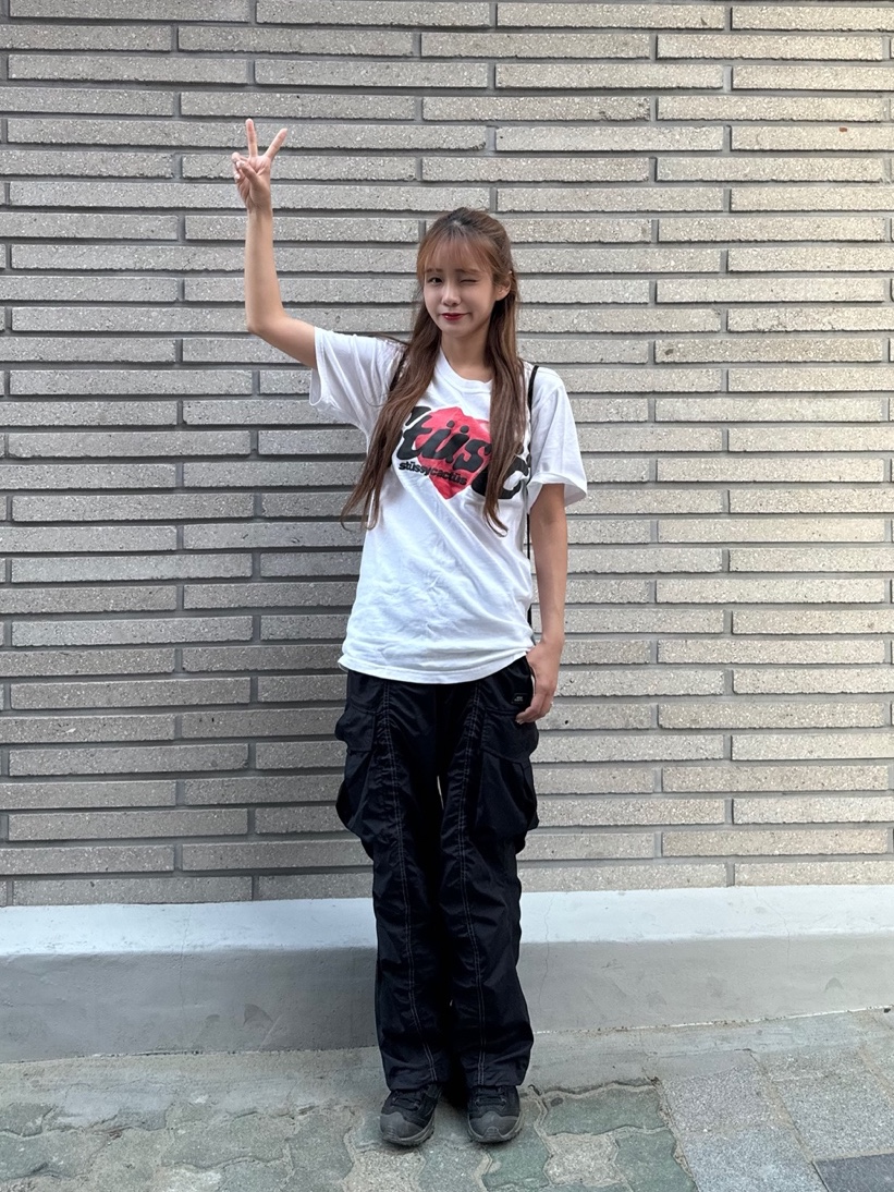 Stussy x Cactus Plant Flea Market Heart T-Shirt 착용 스타일 - 1
