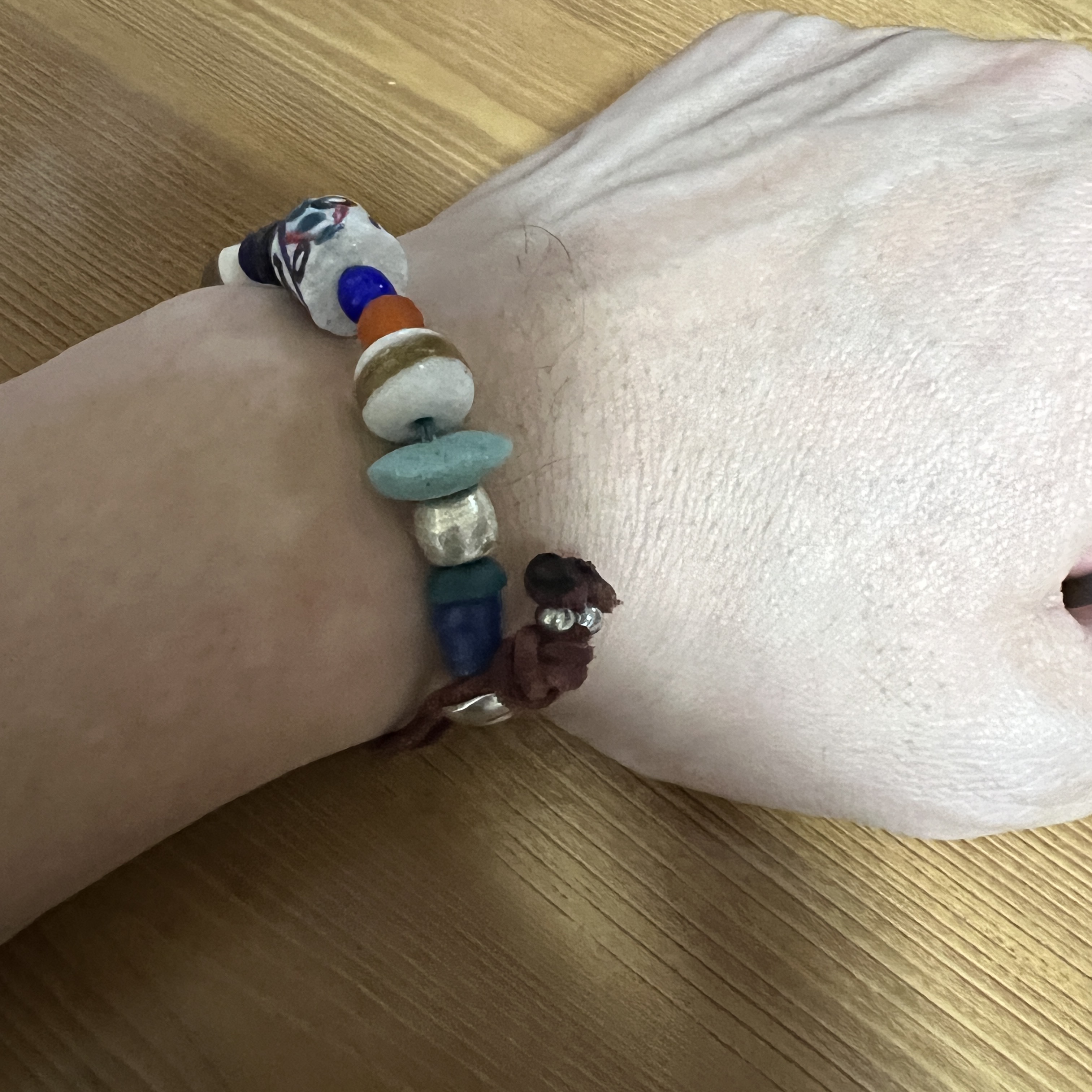 TOWTOW.ARCHIVE Maui Leather Bracelet Brown 착용 스타일