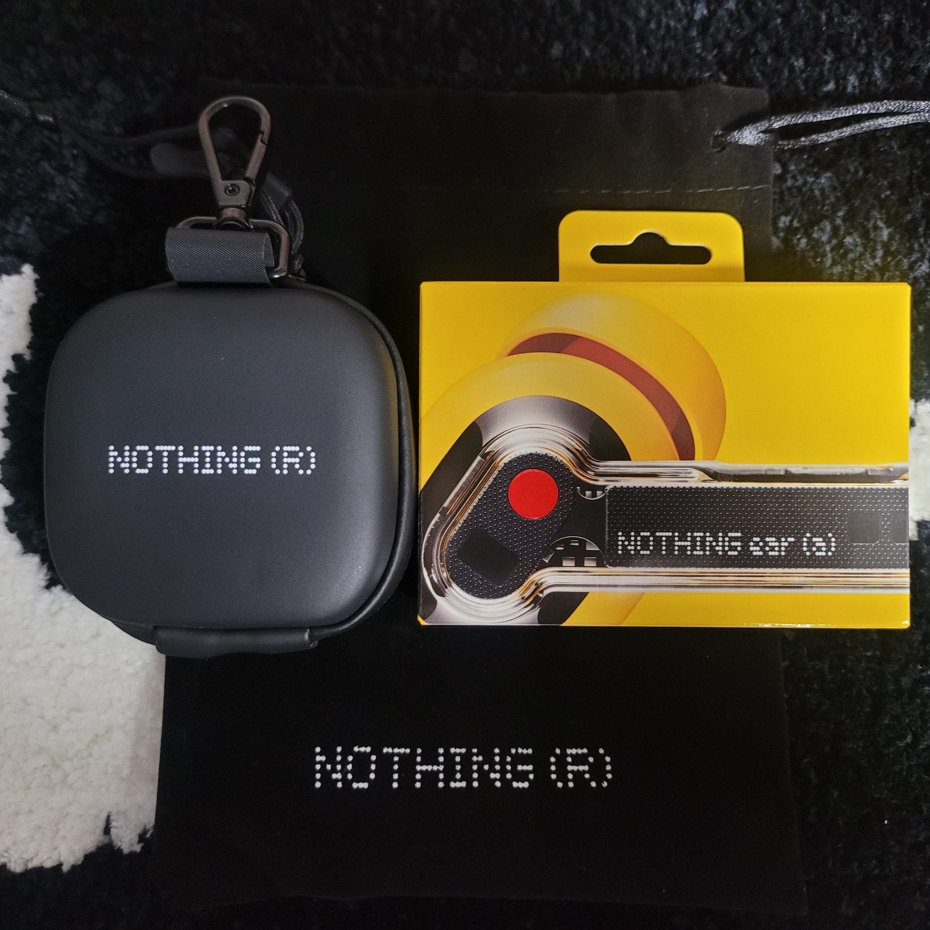 Nothing Ear (a) Yellow 착용 스타일