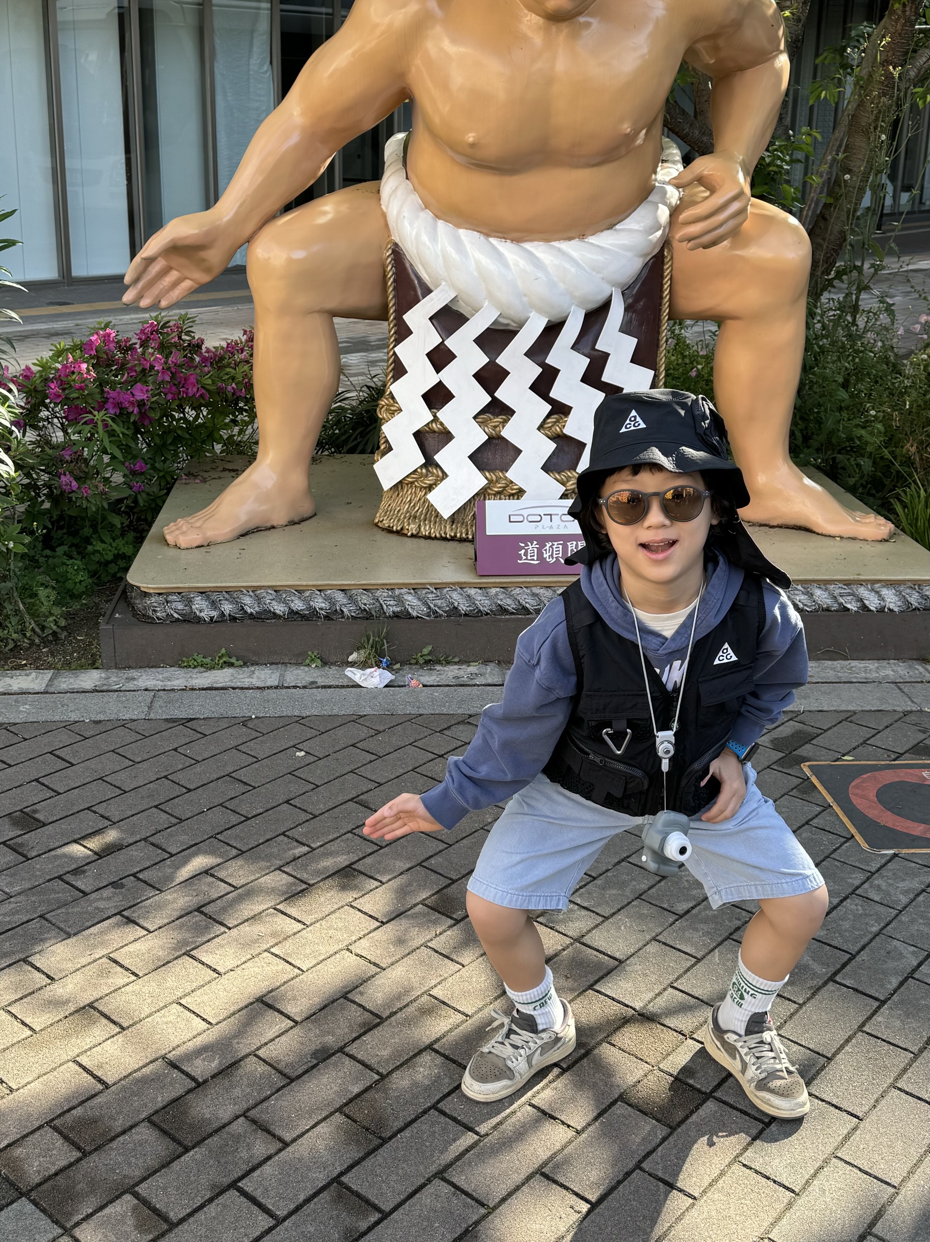 (Kids) Nike ACG Utility Vest Black, (PS) Jordan 1 x Travis Scott Retro Low OG SP Sail and Ridgerock 착용 스타일 - 6