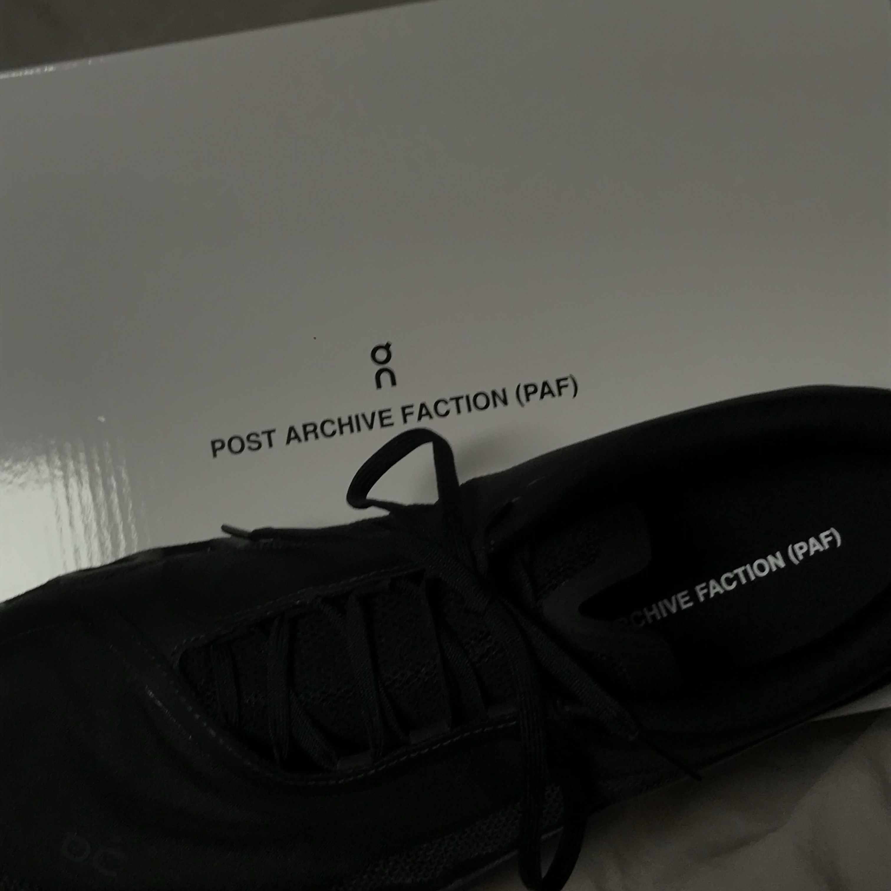 On Running x Post Archive Faction (Paf) Cloudmonster 2 Black Magnet 착용 스타일 - 3