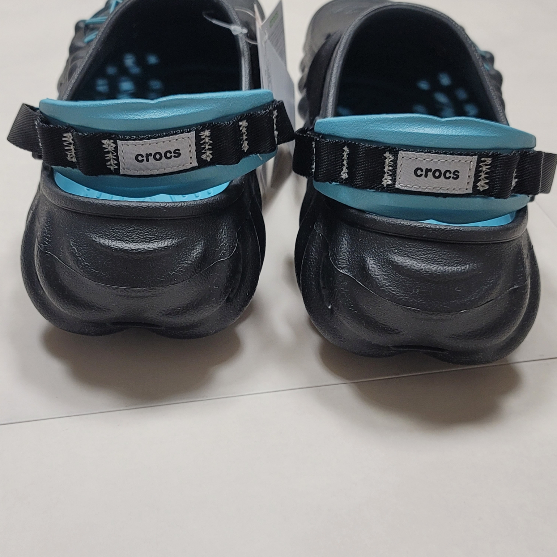 Crocs Echo Lockdown Clog Black 착용 스타일 - 3
