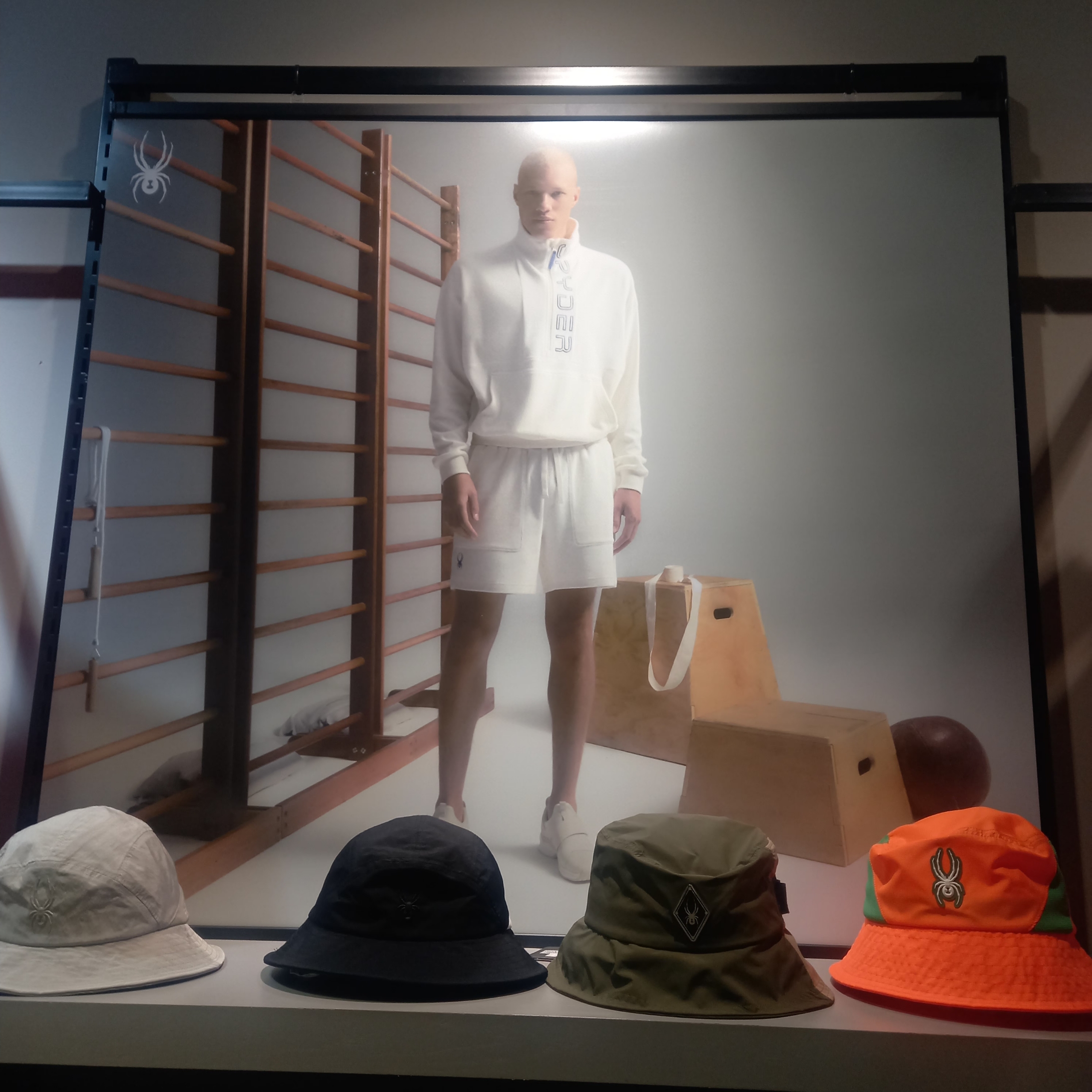 Supreme x MM6 Maison Margiela Painted Camp Cap Black - 24SS, Supreme Play Dead T-Shirt White - 22FW 착용 스타일 - 3