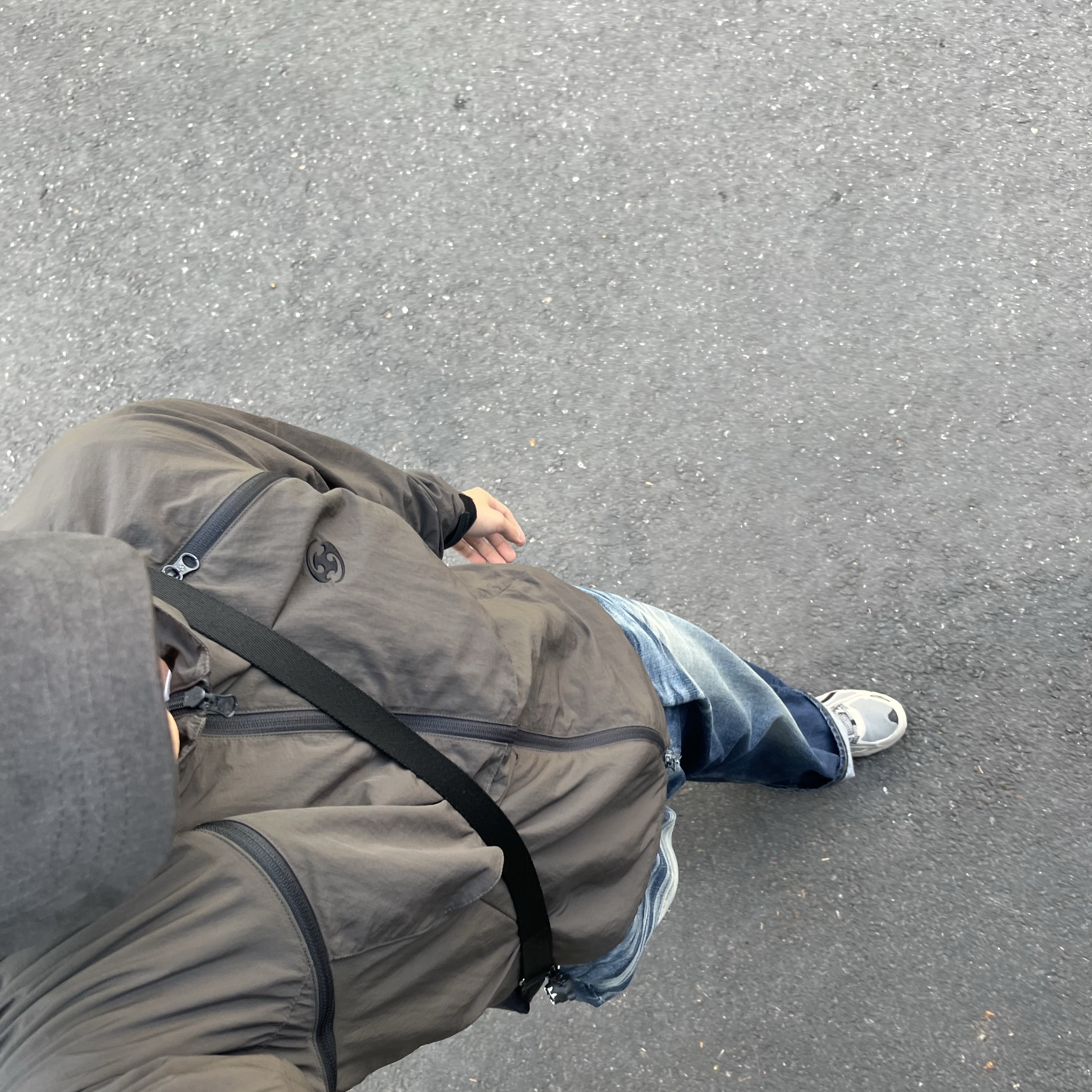 Sansan Gear Slash Zipper Jacket Brown - 24SS, Asics Gel-Venture 6 Feather Grey Black 착용 스타일