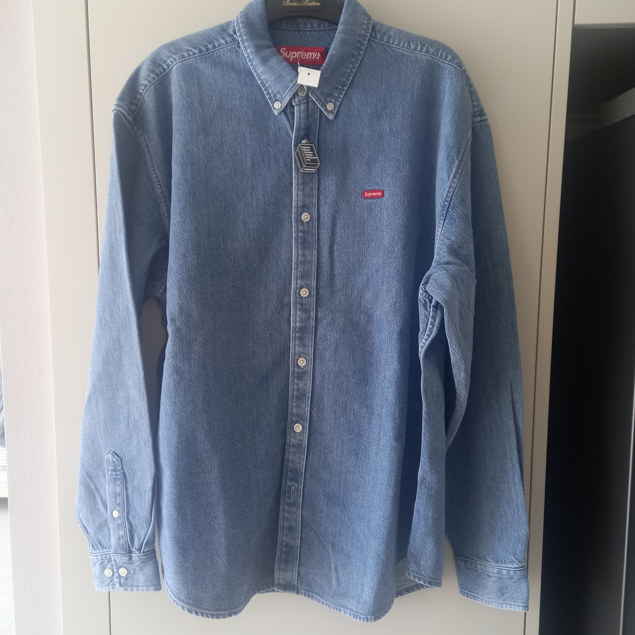 Supreme Small Box Shirt Denim - 23FW, Wooyoungmi Cotton Back Logo T-Shirt White - 24SS 착용 스타일 - 9