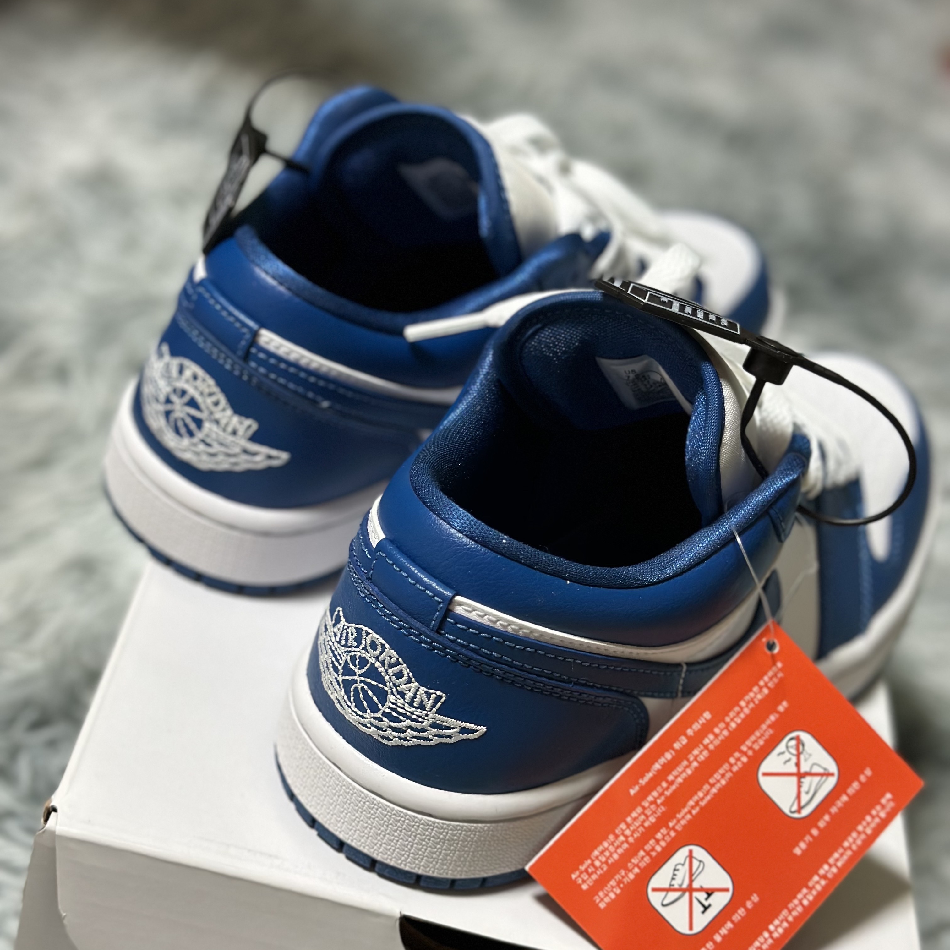 (W) Jordan 1 Low White Dark Marina Blue 착용 스타일 - 3