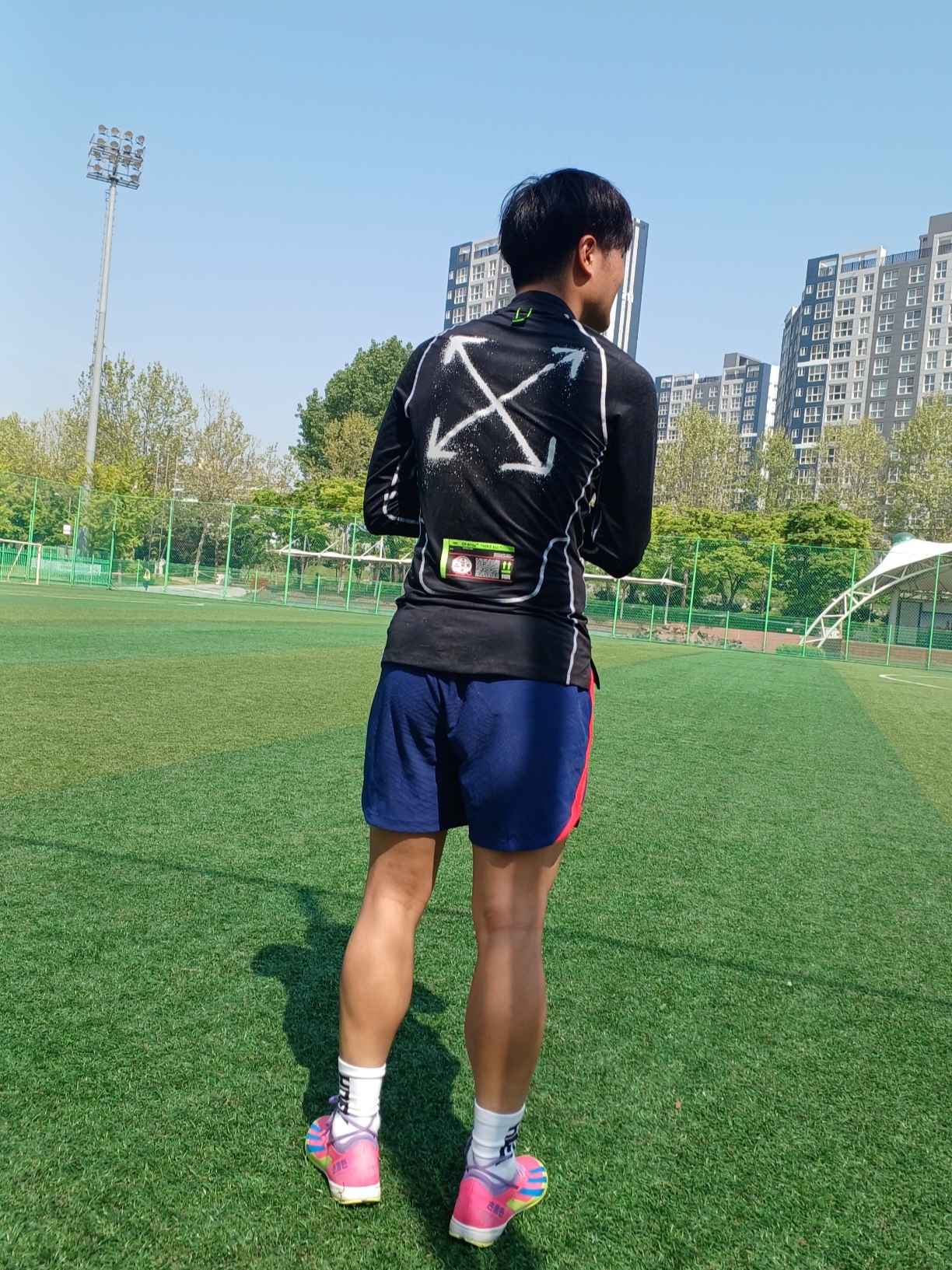Adidas X Crazyfast HMS.3 TF Lucid Lemon Lucid Pink, Nike x Off-White Long Sleeve Running Top Black 착용 스타일