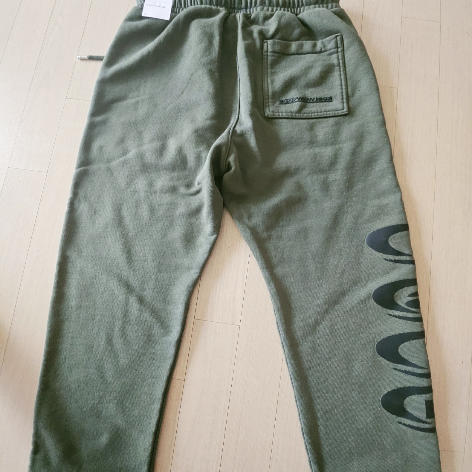 Jordan x Travis Scott Fleece Pants Cargo Khaki (DZ5508-325) 착용 스타일 - 2