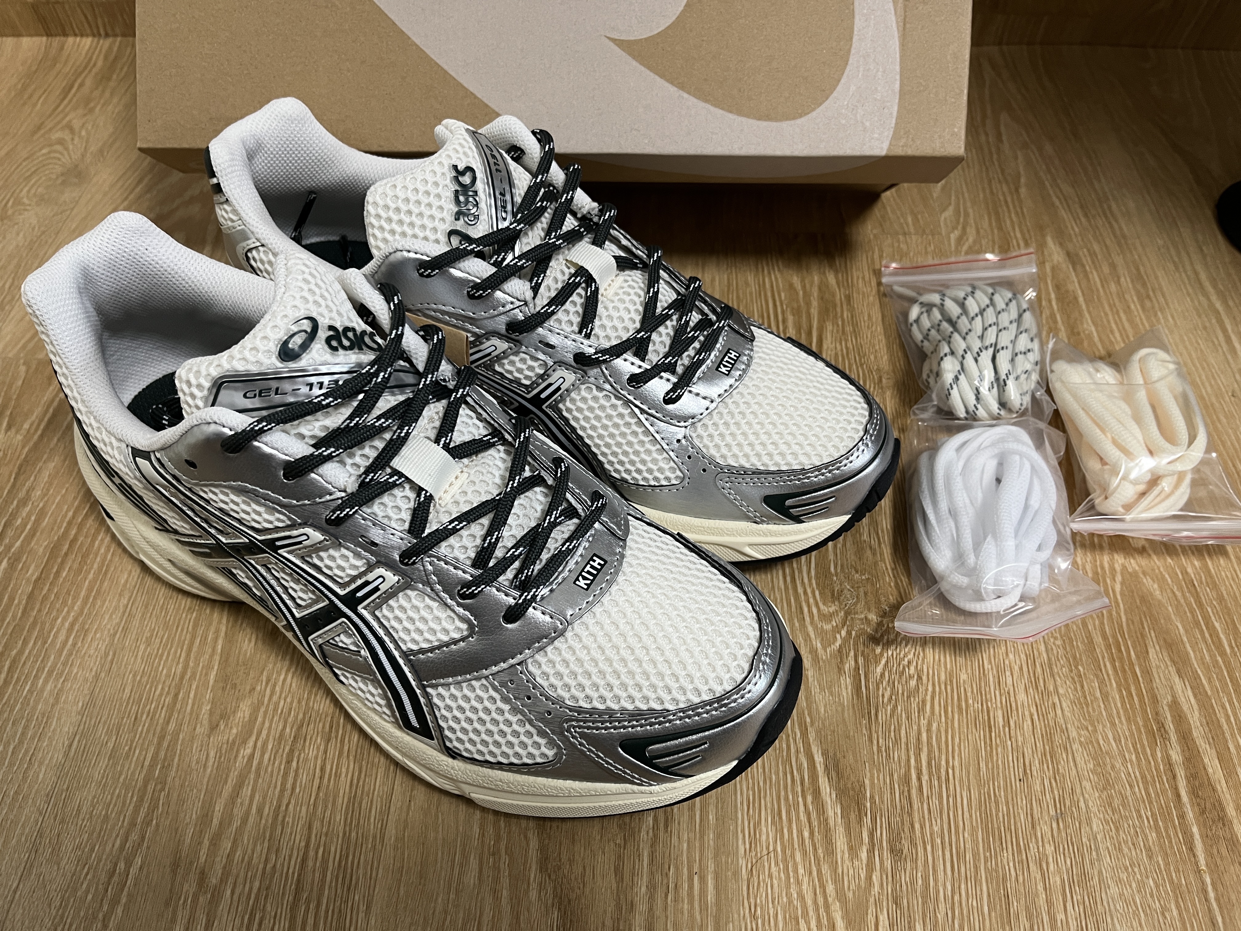 Asics x Kith Gel-1130 Cream Scarab 착용 스타일