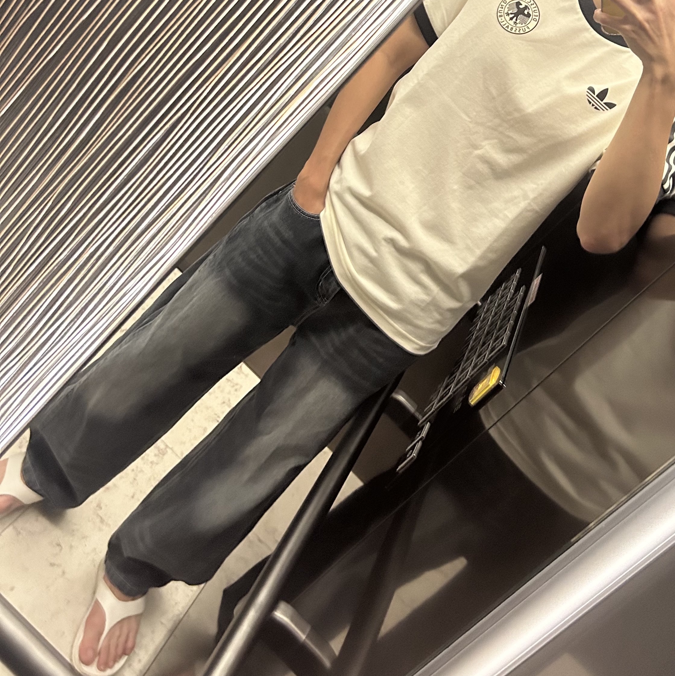 Adidas German Adicolor Classic 3-Stripes T-Shirt Off White - KR Sizing 착용 스타일 - 1