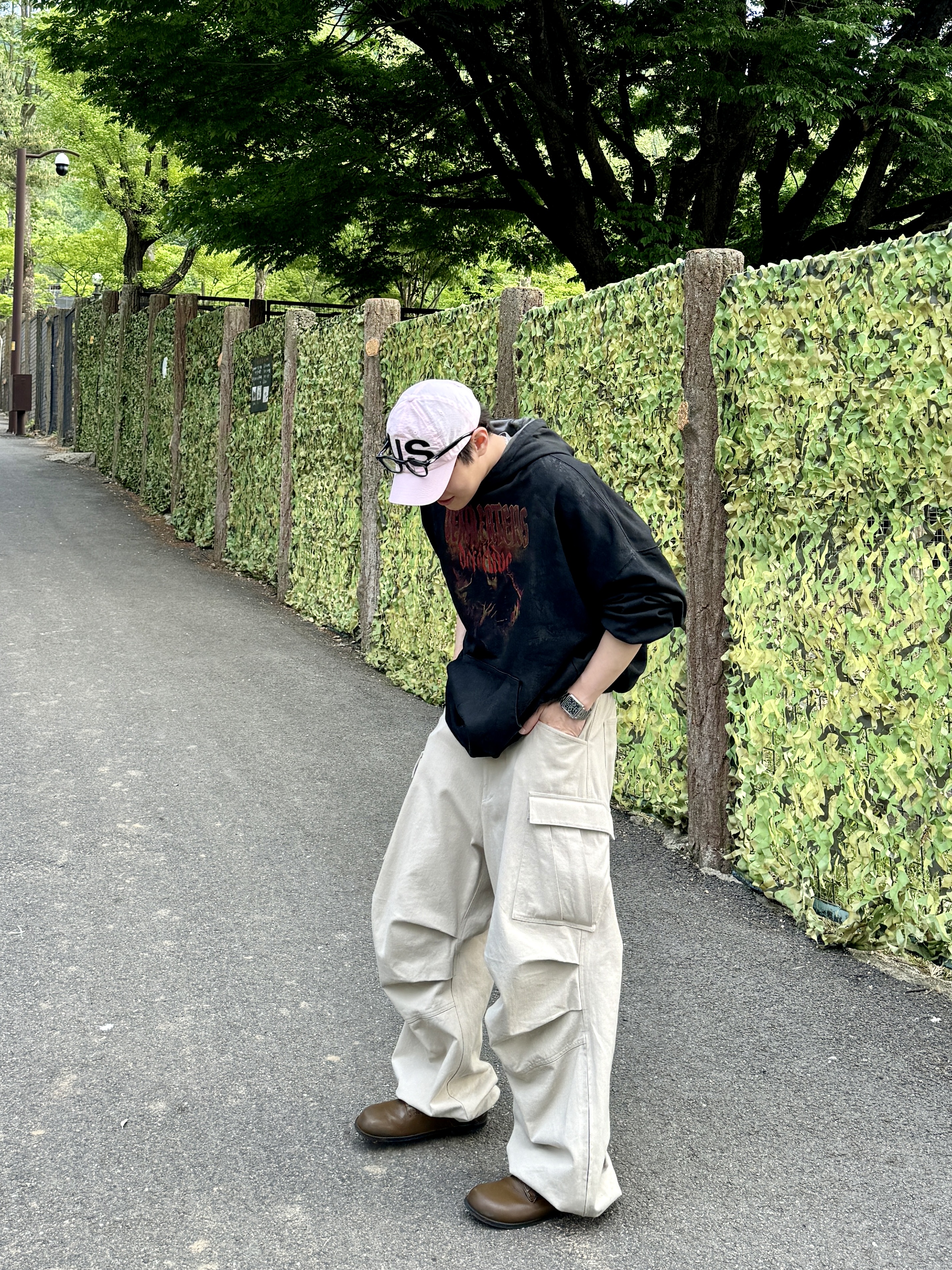Nonnod Side Zip Cargo Pants Beige, Undermycar Death Eaters Oversized Hoodie Fiesta - 23FW (Stranger Exclusive) 착용 스타일 - 1