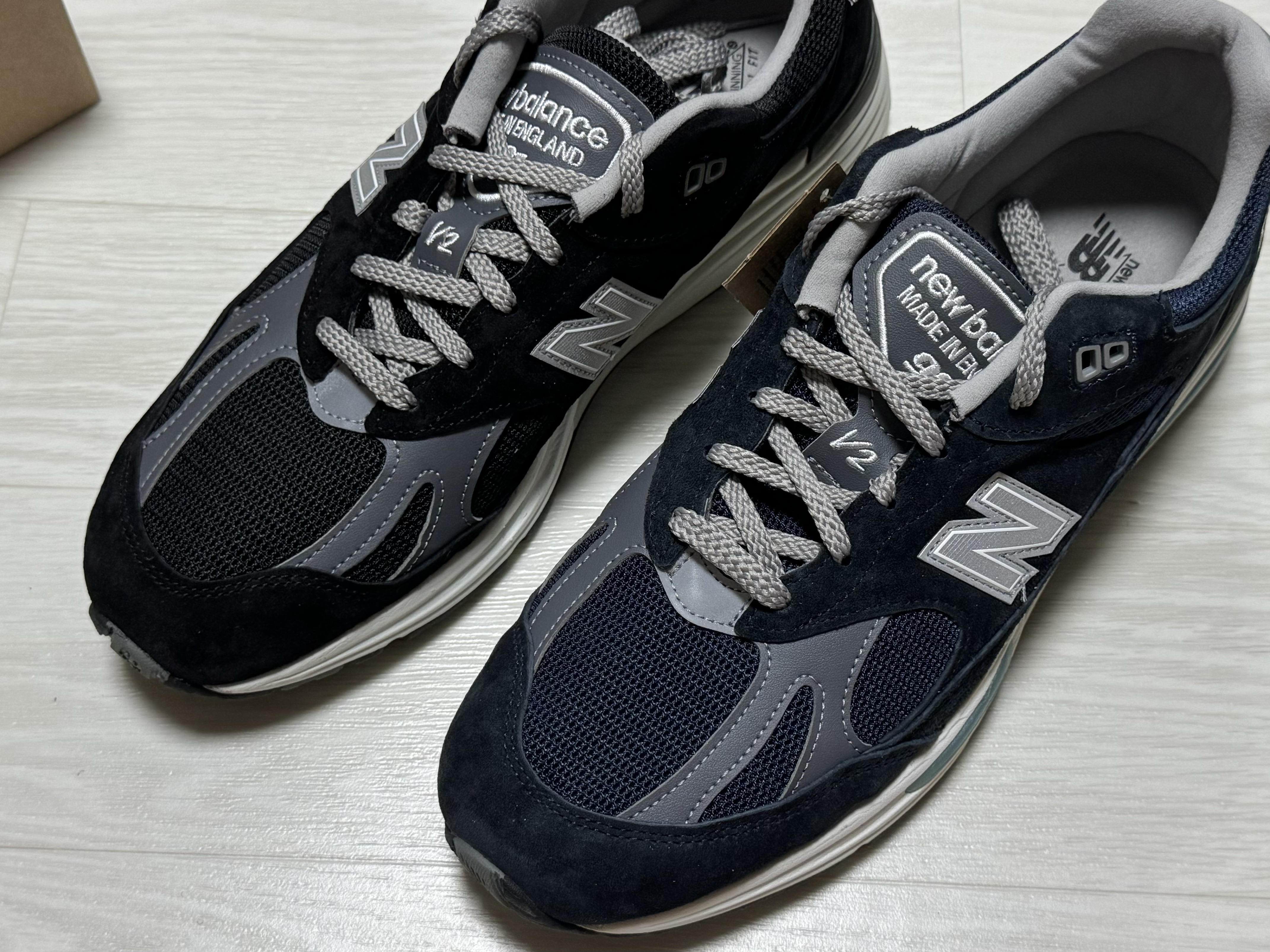 New Balance 991v2 Made in UK Black, New Balance 991v2 Made in UK Dark Navy Smoked Pearl 착용 스타일