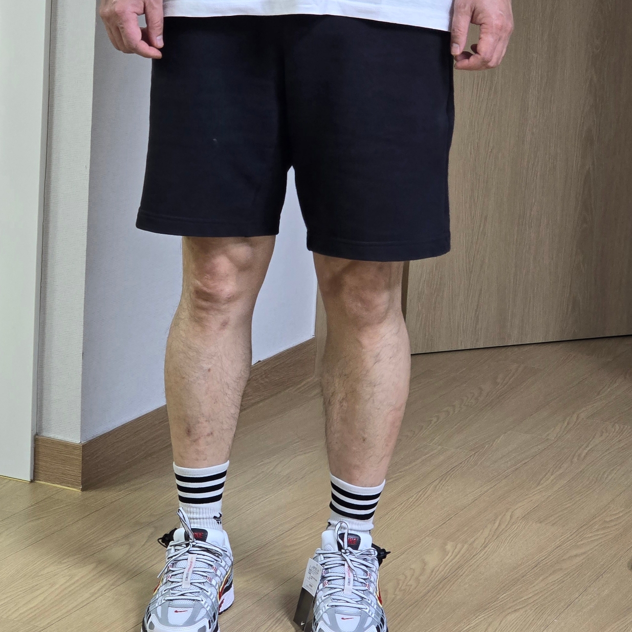 (W) Nike P-6000 Metallic Silver Red 착용 스타일 - 2