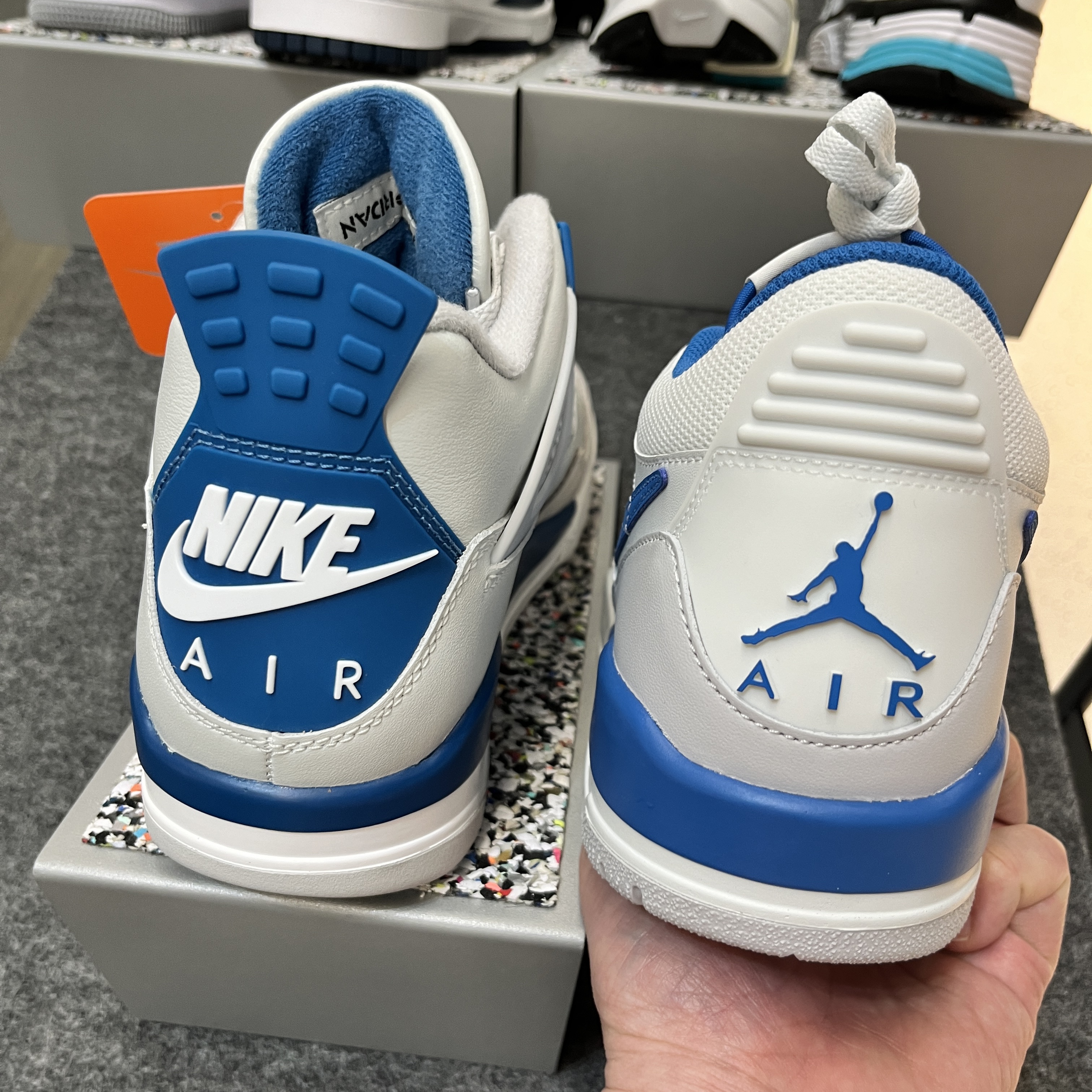 Jordan 4 Retro Industrial Blue 착용 스타일 - 1