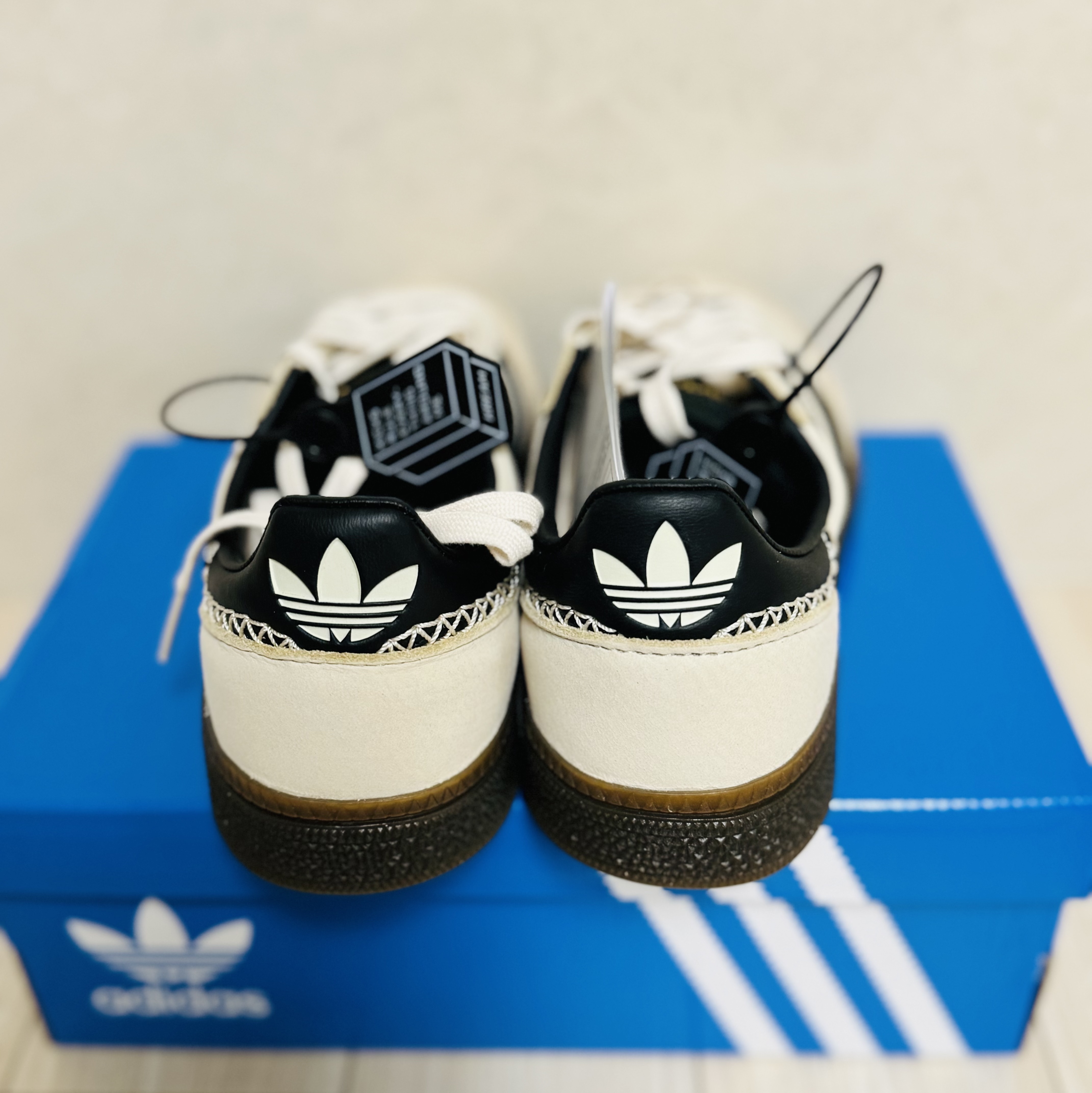 (W) Adidas Spezial Handball Wonder White Core Black 착용 스타일 - 6