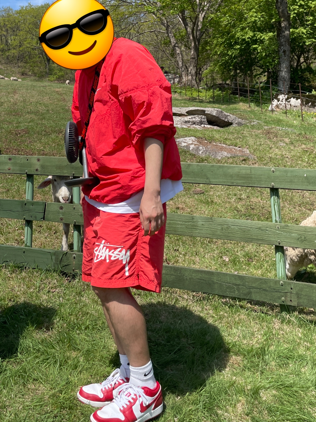 Nike x Stussy Windrunner Jacket Habanero Red, Nike x Stussy Water Shorts Habanero Red 착용 스타일 - 2