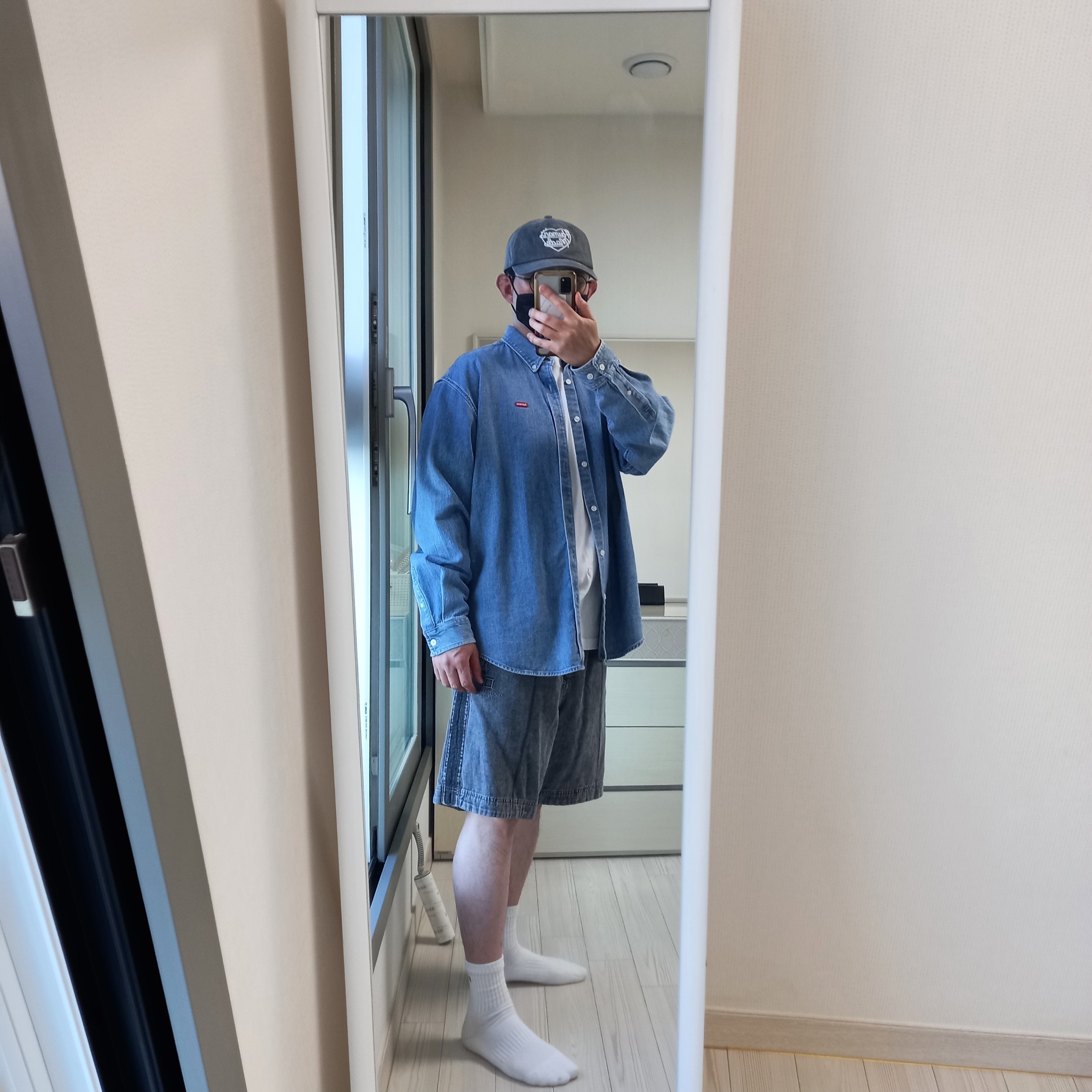 Supreme Small Box Shirt Denim - 23FW, Wooyoungmi Cotton Back Logo T-Shirt White - 24SS 착용 스타일 - 1