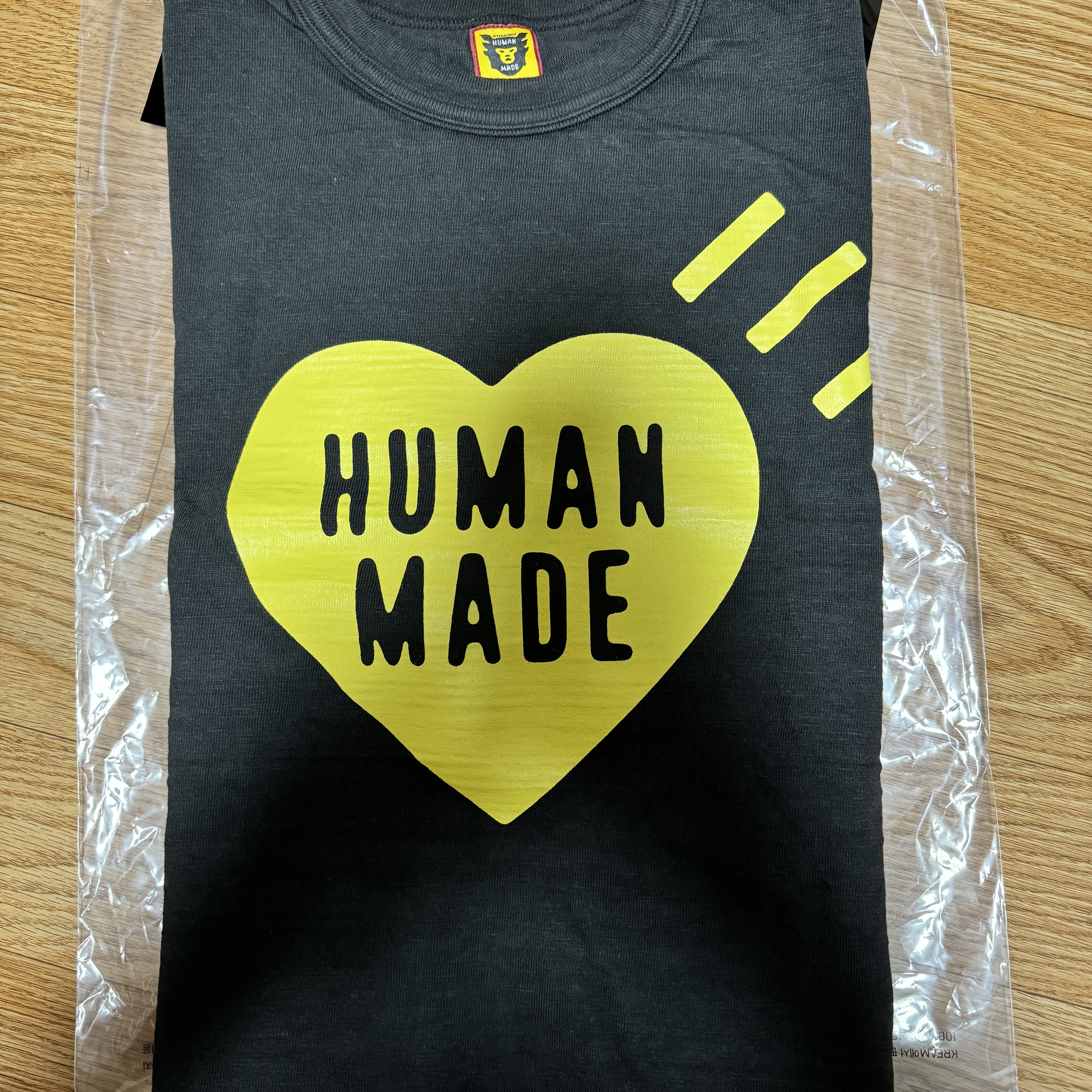 Human Made Heart T-Shirt Black Yellow - Shinsaibashi Parco Store Exclusive 착용 스타일 - 1