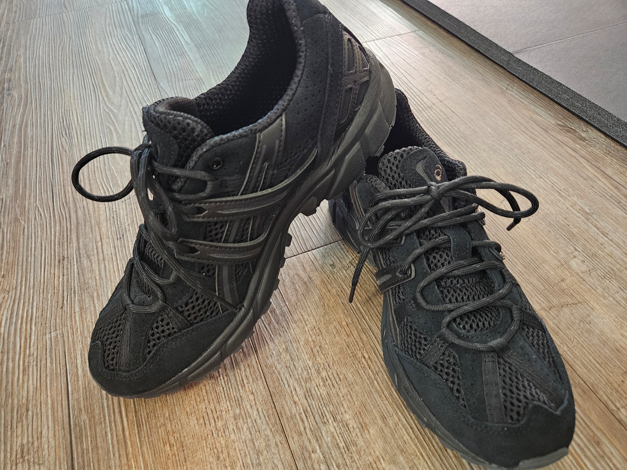 Asics Gel-Sonoma 15-50 Black 착용 스타일 - 1