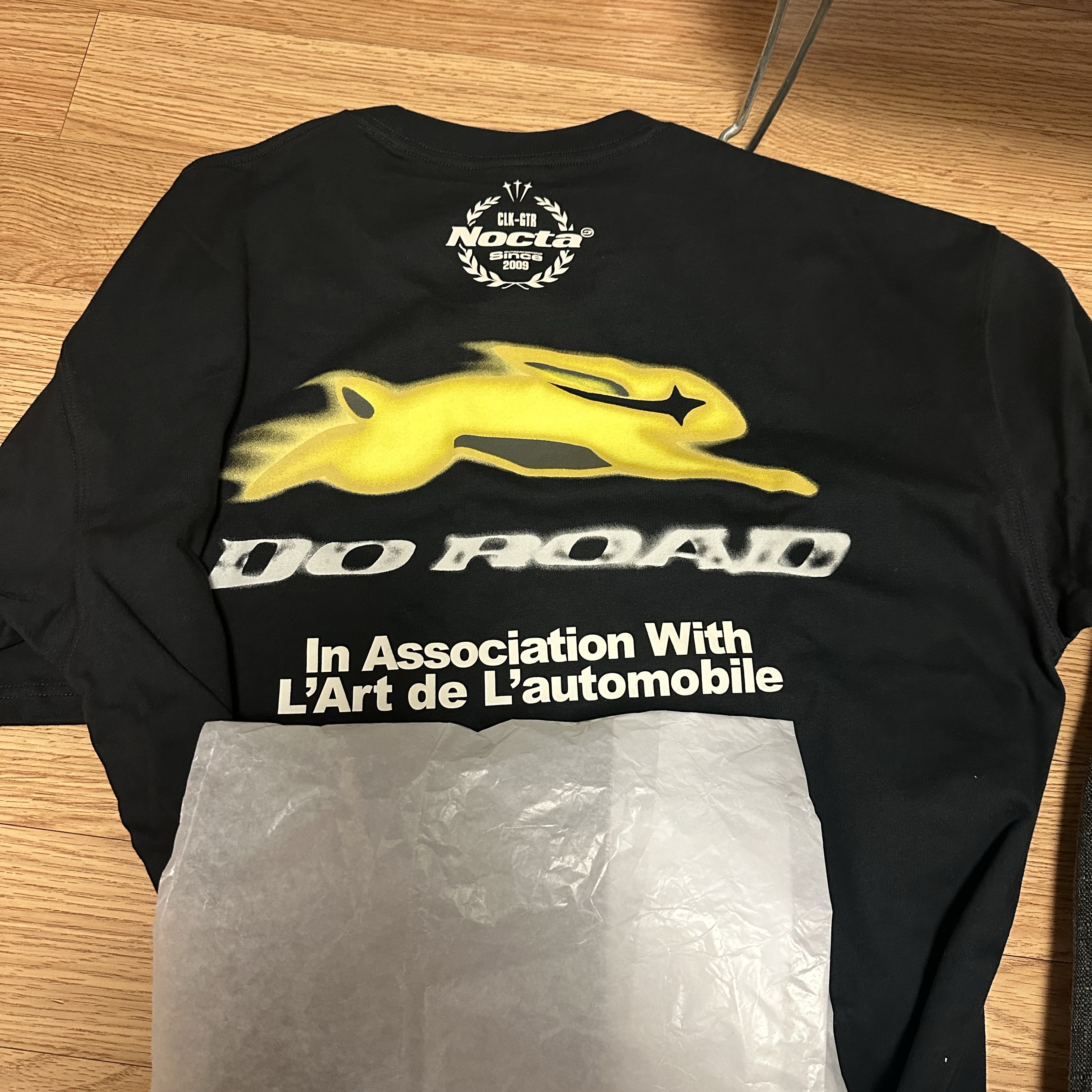 Nike x Drake Nocta x Kar L'Art De L'Automobile Burrow T-Shirt Black (FD2205-010) 착용 스타일 - 3
