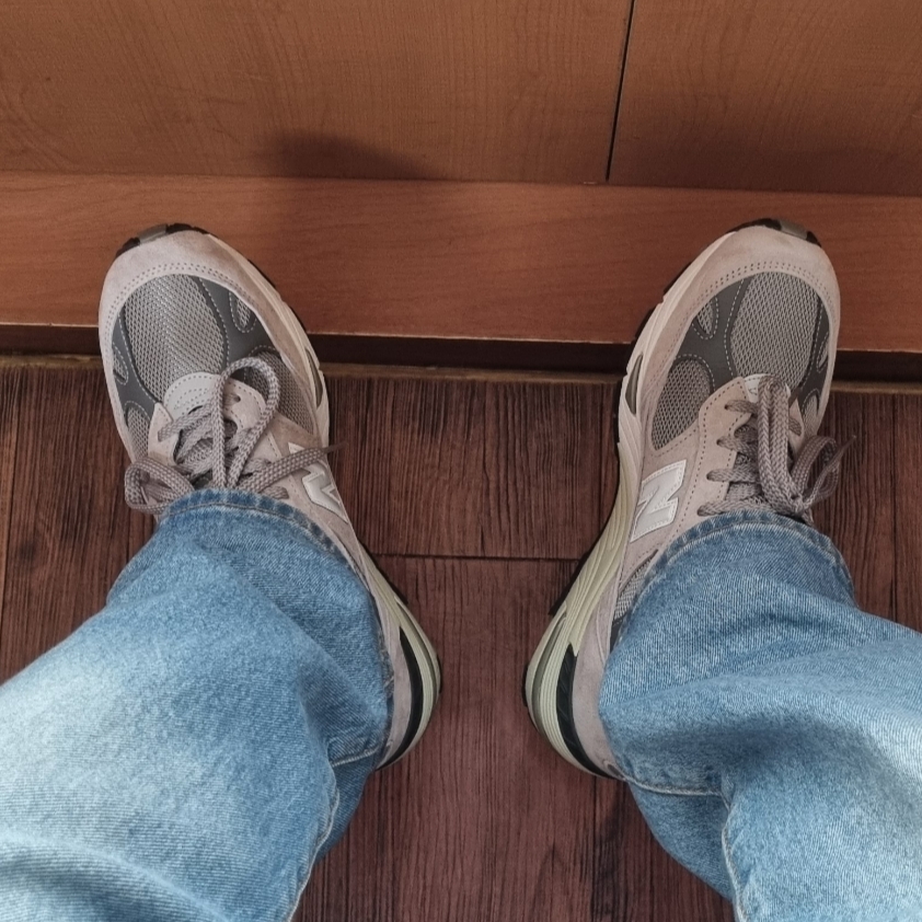 New Balance 991 Made in UK Grey 착용 스타일 - 1