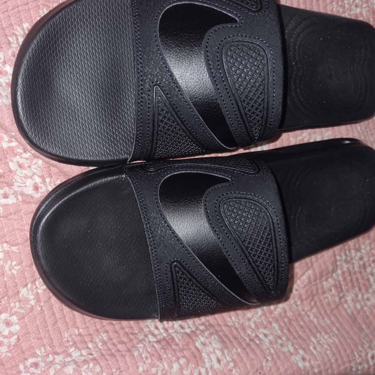 Nike Air Max Cirro Slide Triple Black 착용 스타일 - 1
