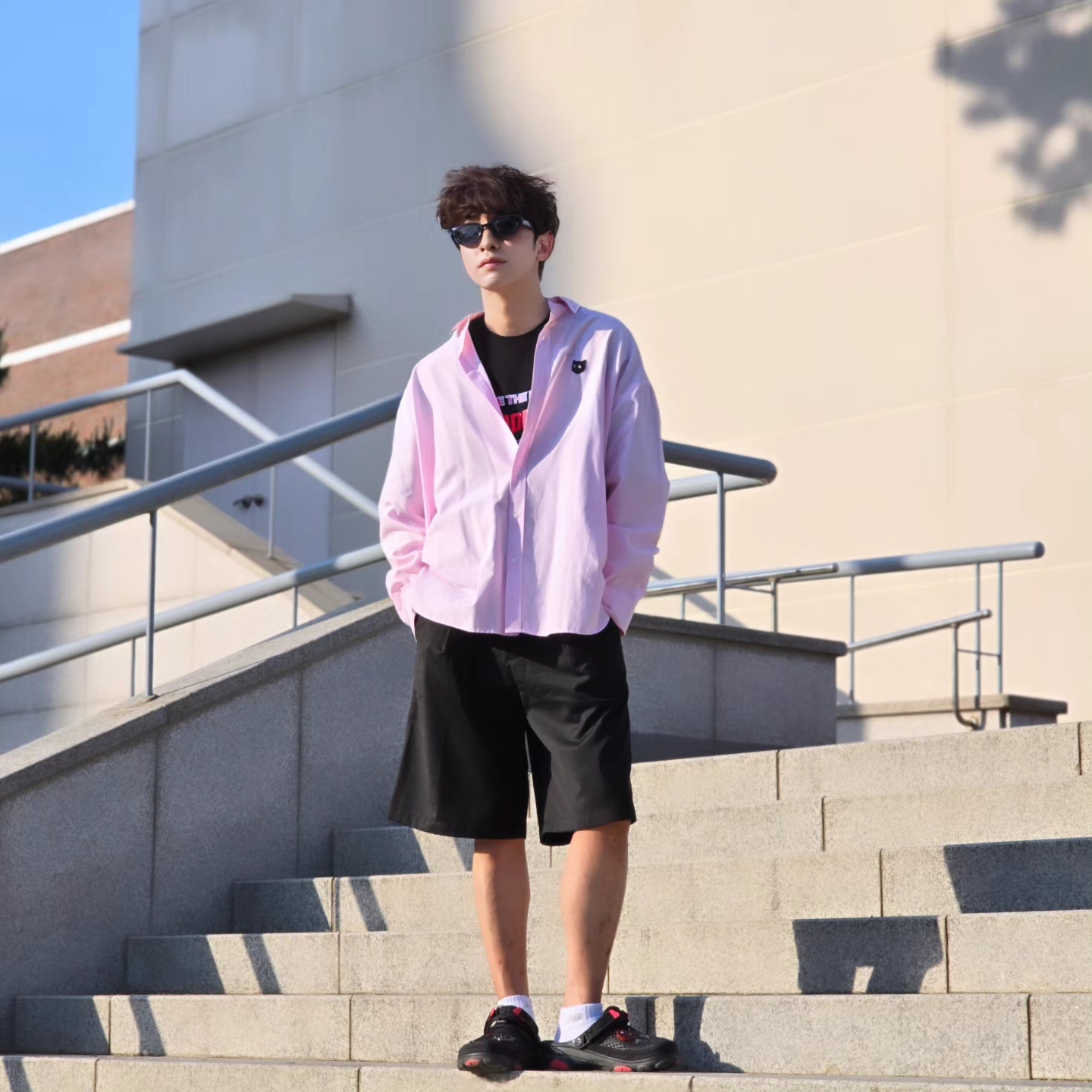 Crocs x Staple Classic All Terrain Clog Black, Millo Archive Minimalist Bermuda Half Pants Pine Green 착용 스타일 - 4