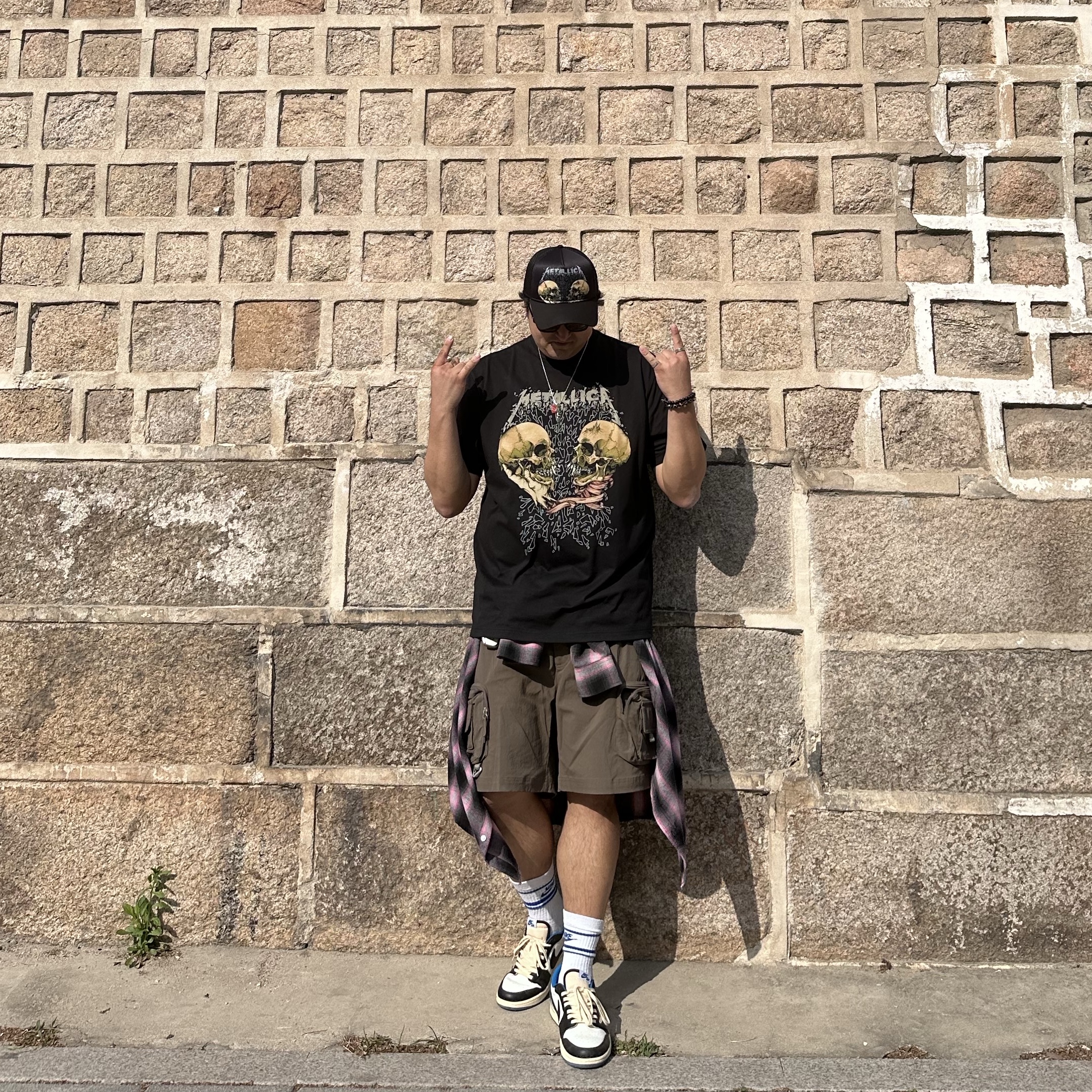 Nike ACG Cargo Shorts Ironstone - Asia, Jordan 1 x Travis Scott x Fragment Retro Low OG SP Military Blue 착용 스타일 - 3