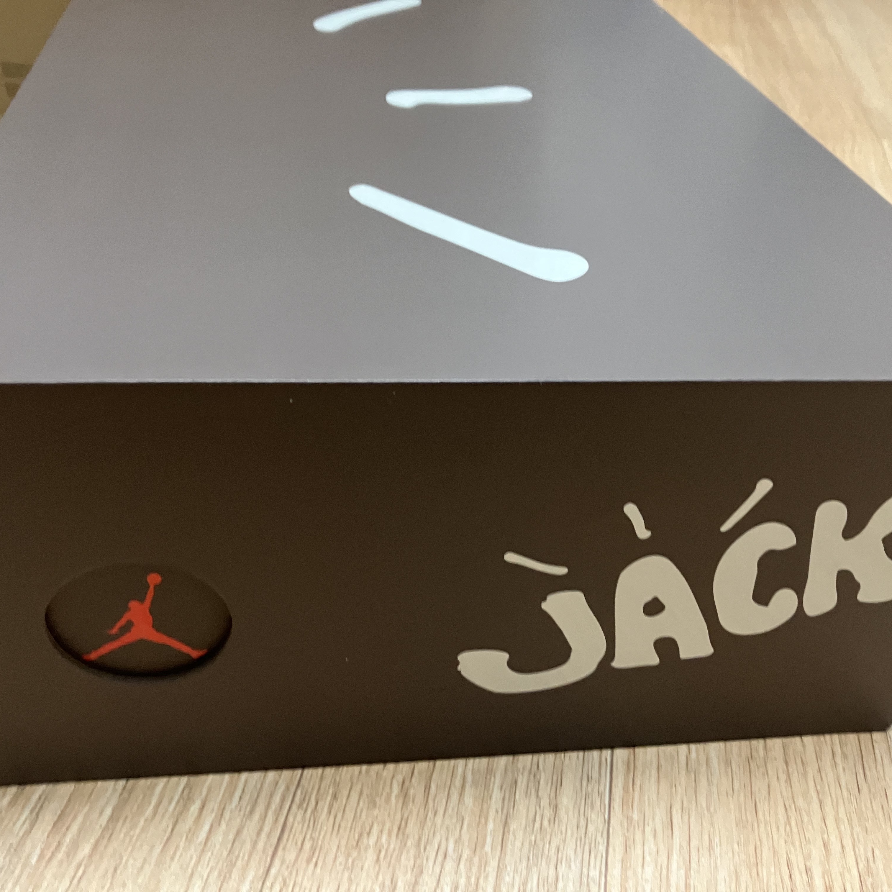 Jordan x Travis Scott Jumpman Jack TR Sail and Dark Mocha 착용 스타일 - 3
