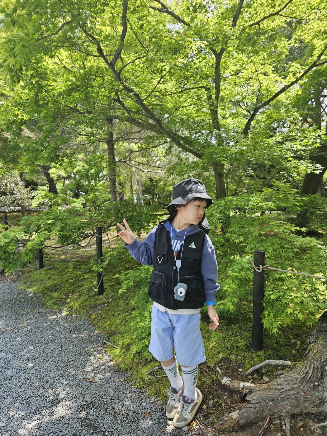 (Kids) Nike ACG Utility Vest Black, (PS) Jordan 1 x Travis Scott Retro Low OG SP Sail and Ridgerock 착용 스타일 - 3