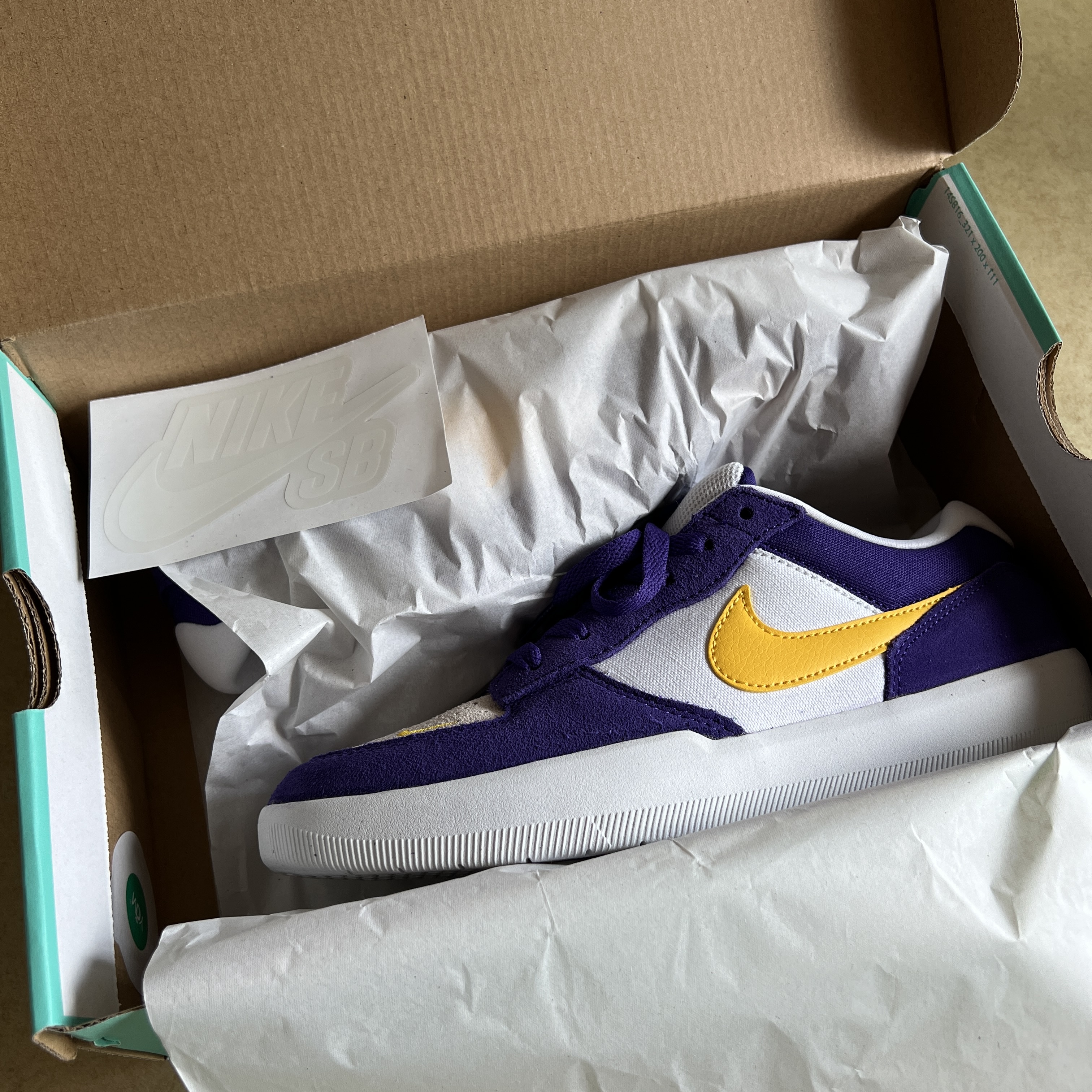 Nike SB Force 58 Court Purple Amarillo 착용 스타일 - 2