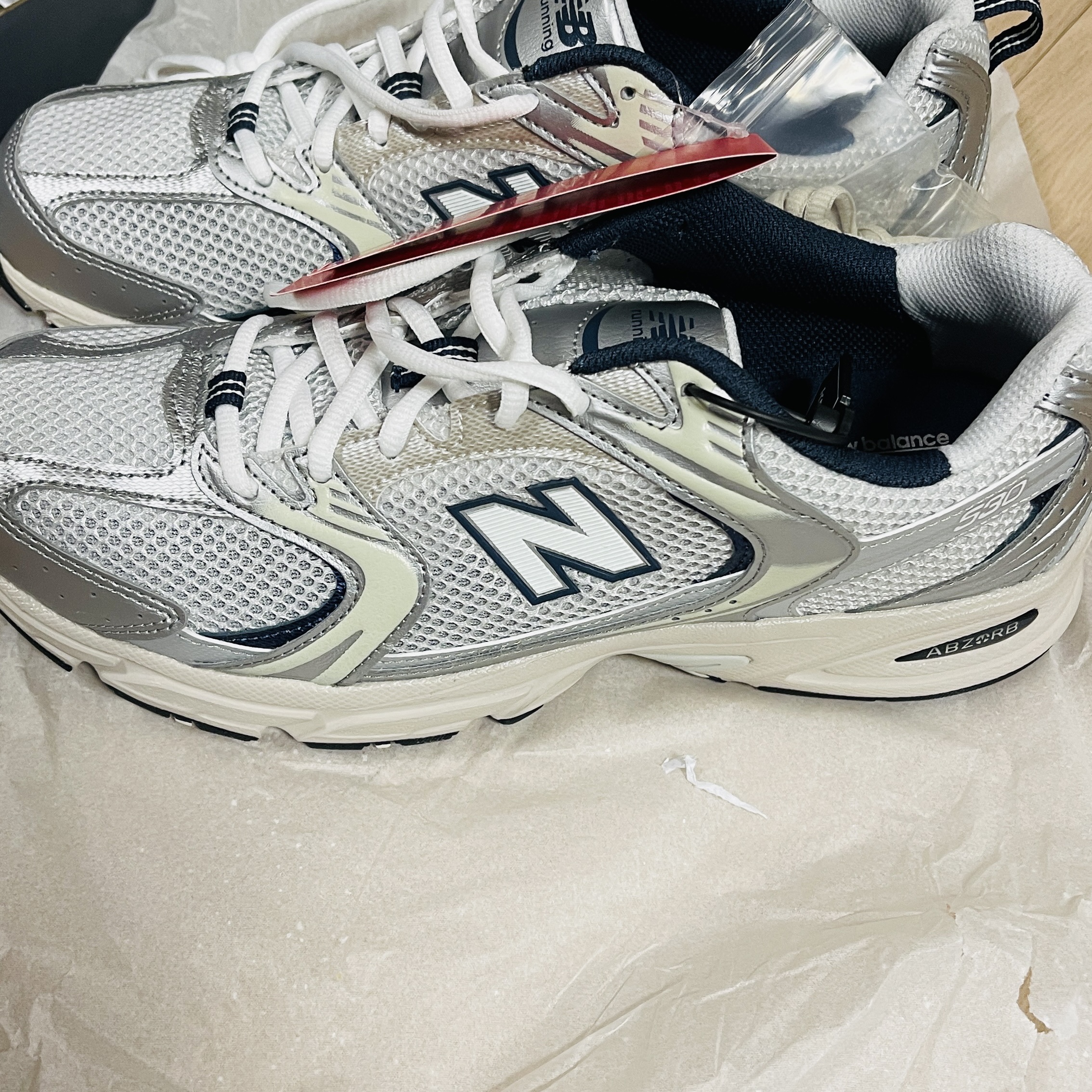 New Balance 530 Steel Grey 착용 스타일 - 1