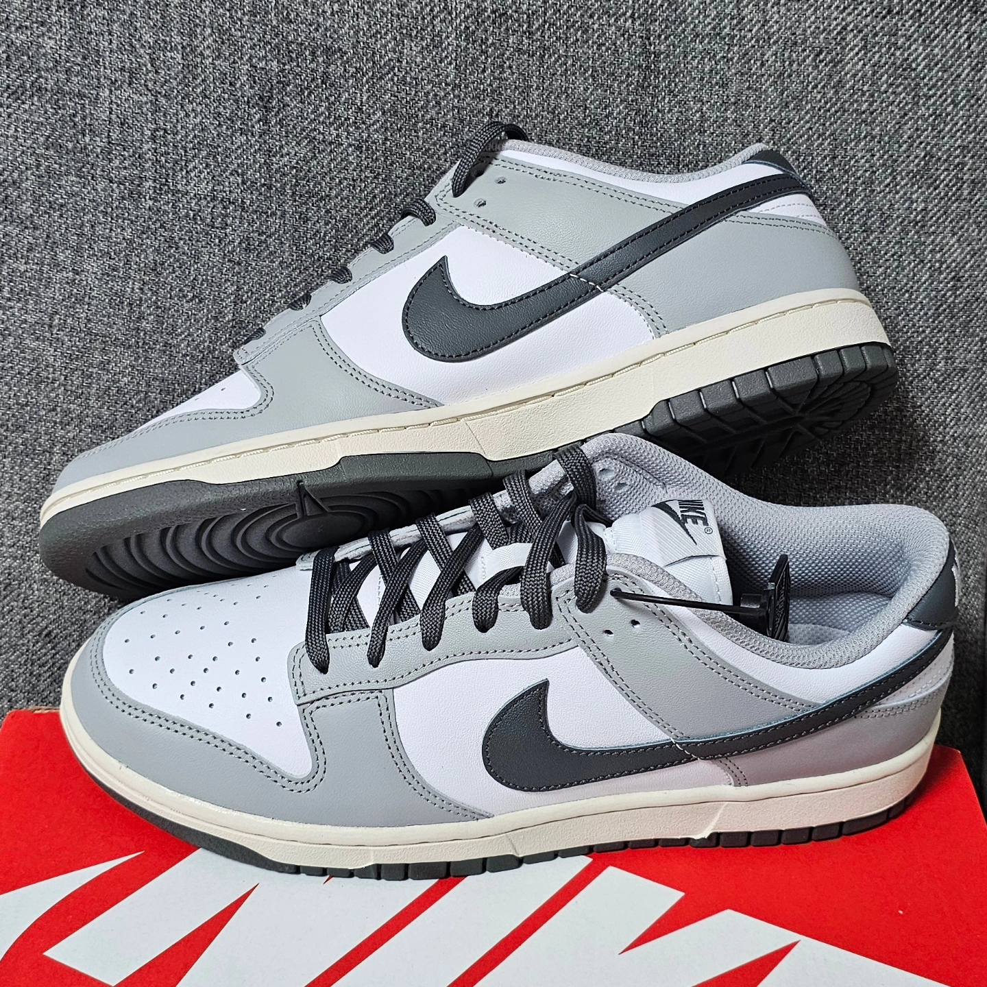 (W) Nike Dunk Low Light Smoke Grey 착용 스타일 - 3