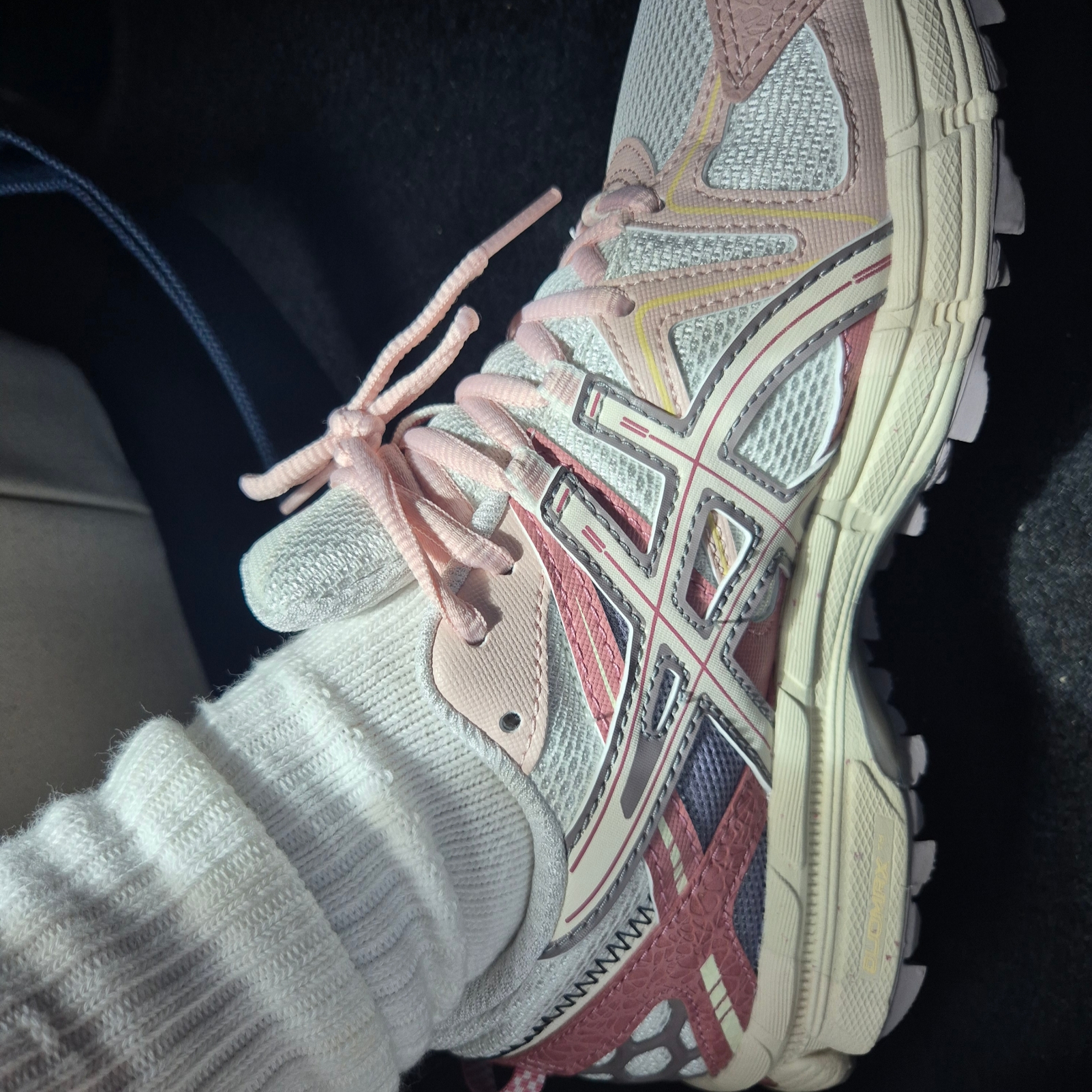 (W) Asics Gel-Kahana 8 White Pink 착용 스타일 - 1
