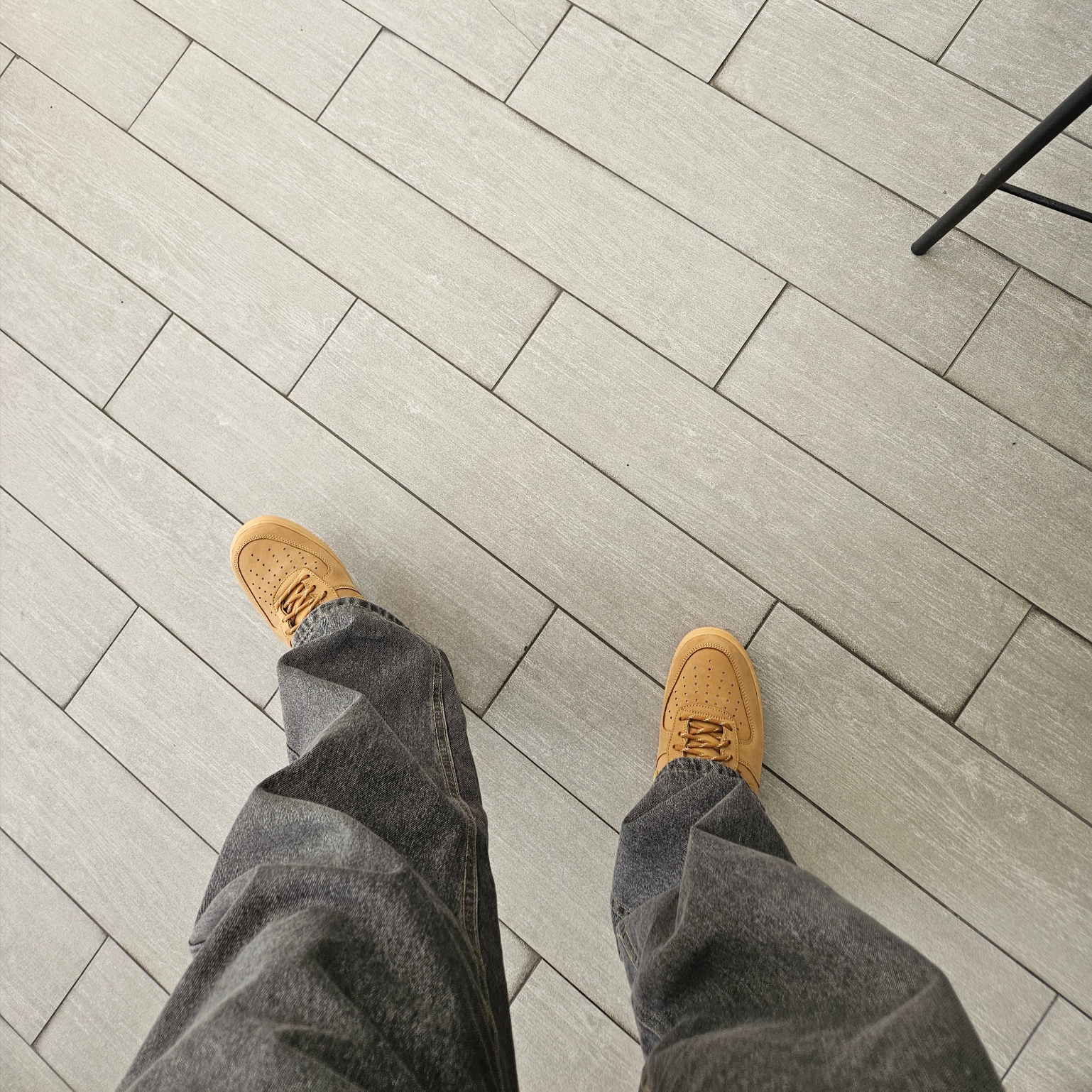 Nike Air Force 1 '07 WB Flax 착용 스타일