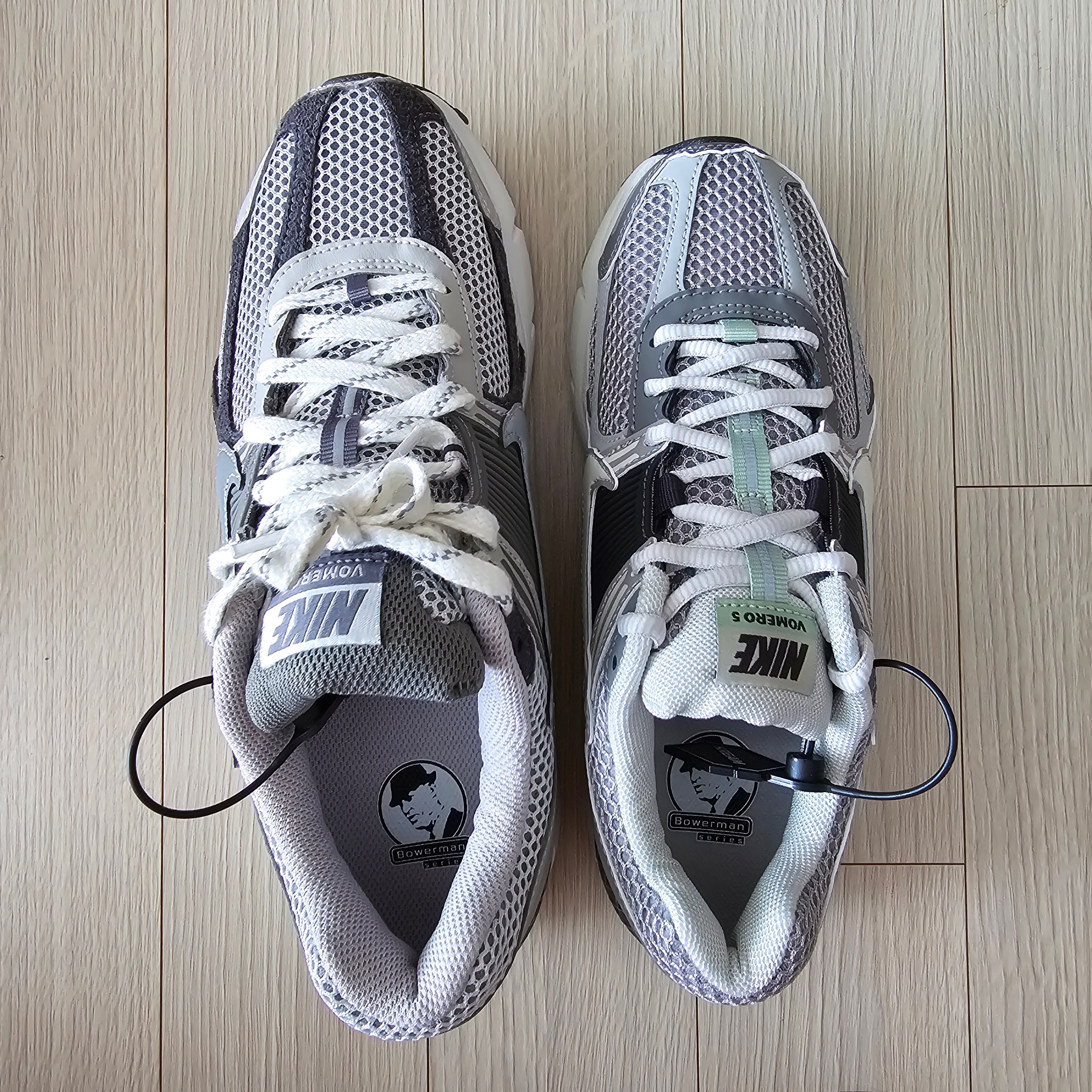 (W) Nike Zoom Vomero 5 Cobblestone and Flat Pewter, Nike Zoom Vomero 5 PRM Light Iron Ore and Flat Fewter 착용 스타일 - 6