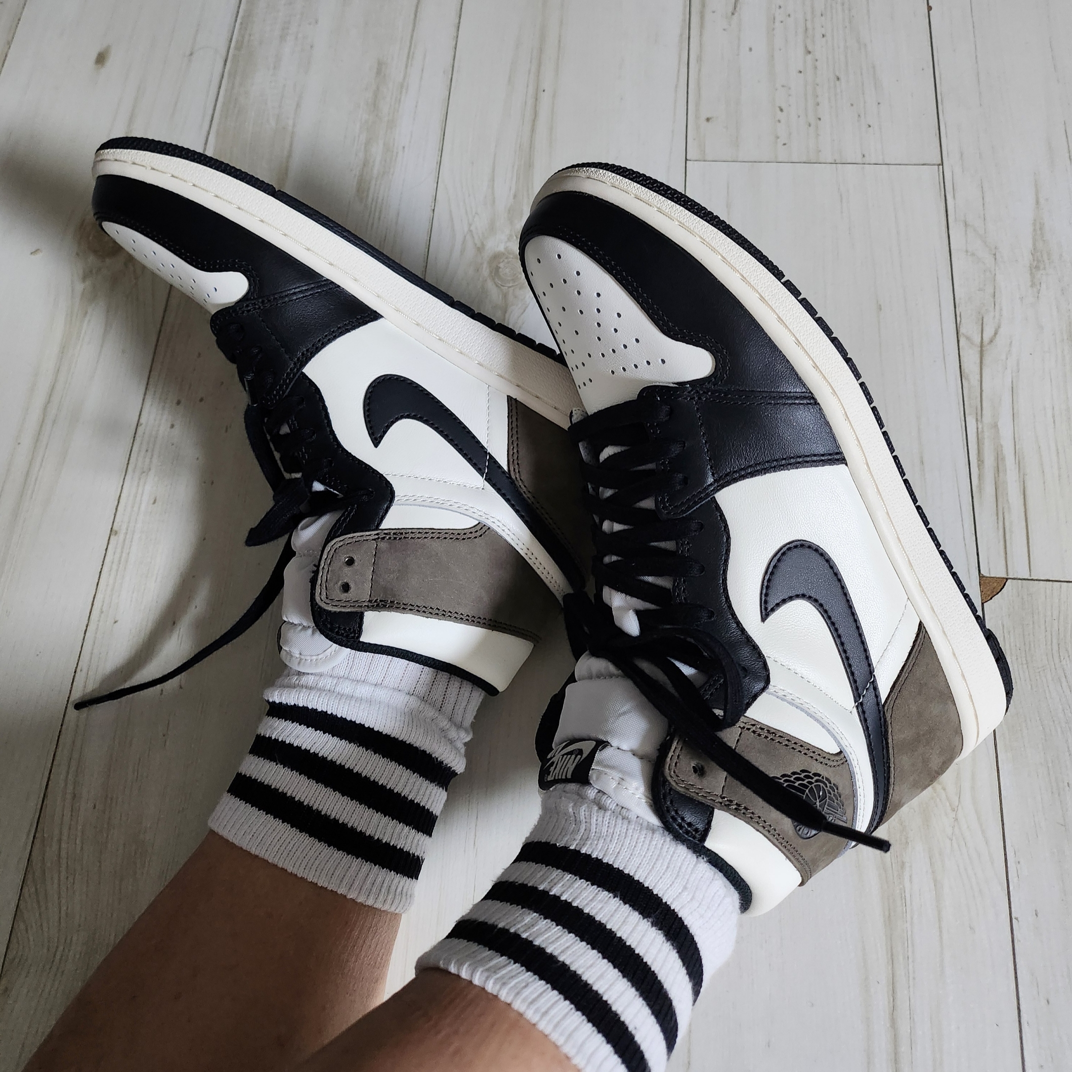 Jordan 1 Retro High OG Black Mocha, Nike x Ambush Air Force 1 Low SP Black 착용 스타일 - 3