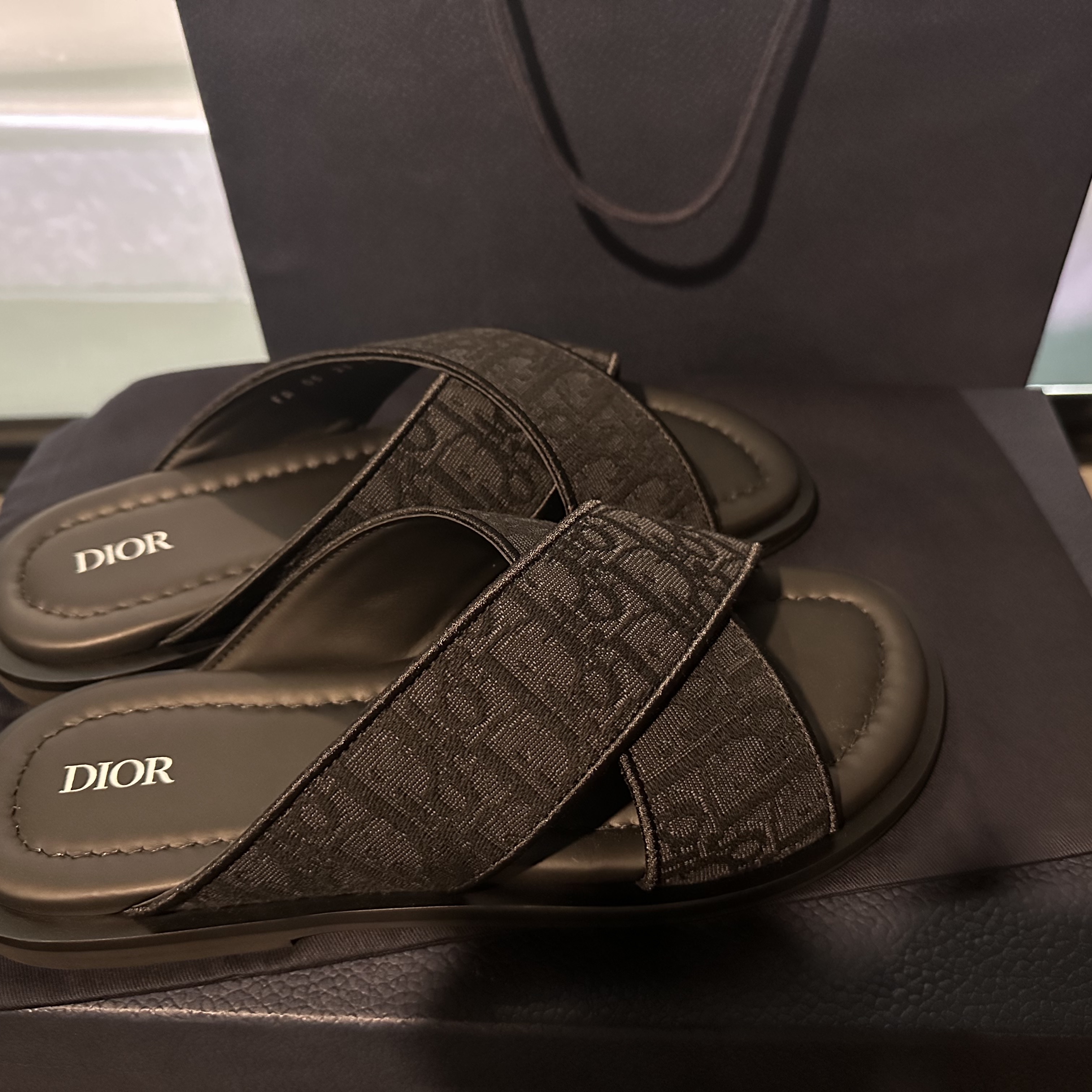 Dior Alias Sandal Black Dior Oblique Jacquard 착용 스타일