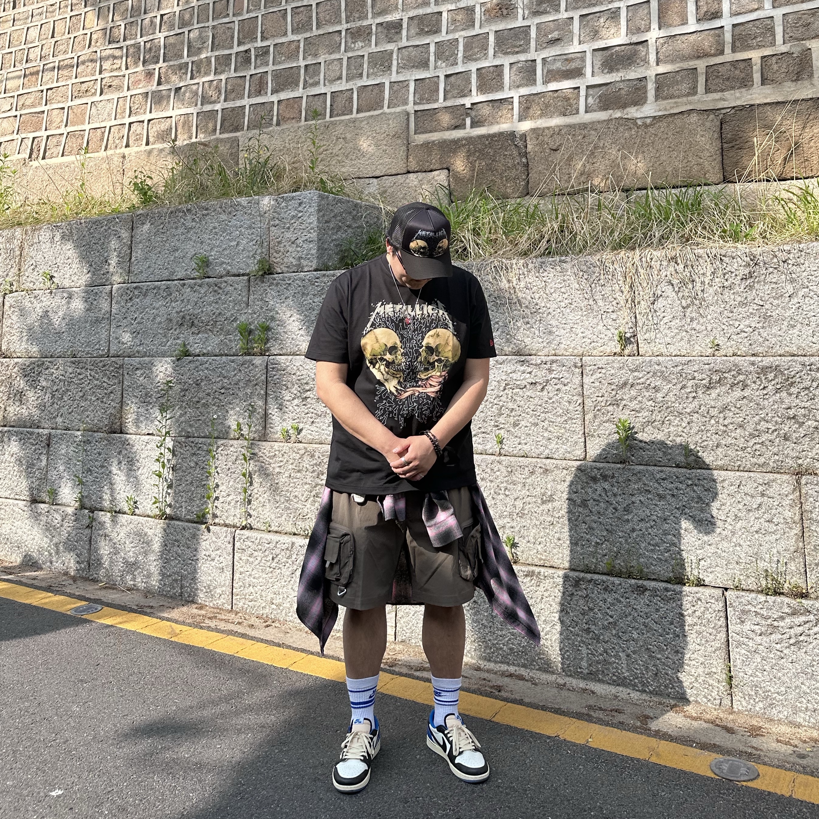 Nike ACG Cargo Shorts Ironstone - Asia, Jordan 1 x Travis Scott x Fragment Retro Low OG SP Military Blue 착용 스타일 - 2