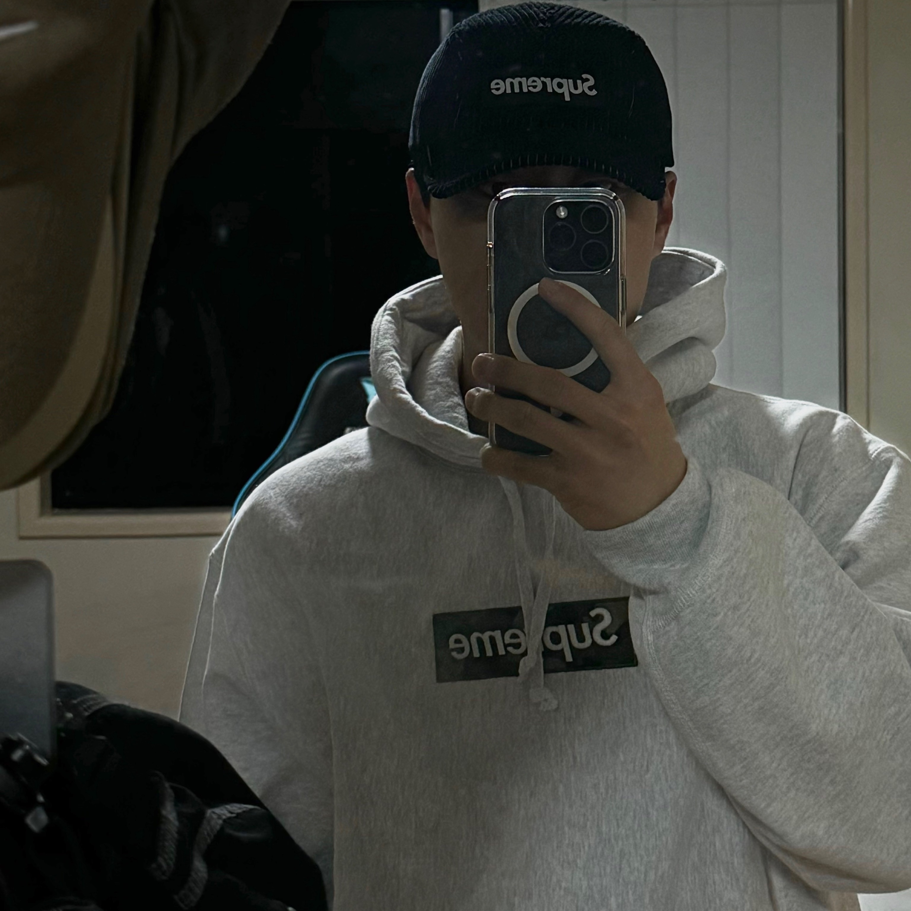 Supreme 2-Tone Corduroy Camp Cap Black - 23SS, Supreme Box Logo Hooded Sweatshirt Ash Grey - 23FW 착용 스타일 - 1