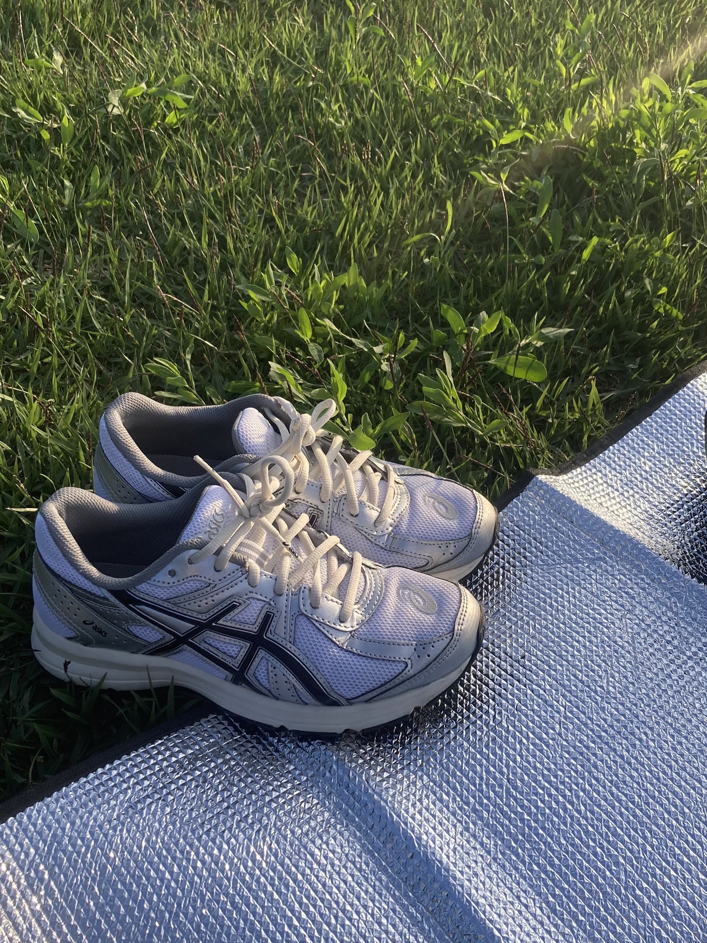 Asics Jog 100 S White Black - 2E Wide 착용 스타일 - 1