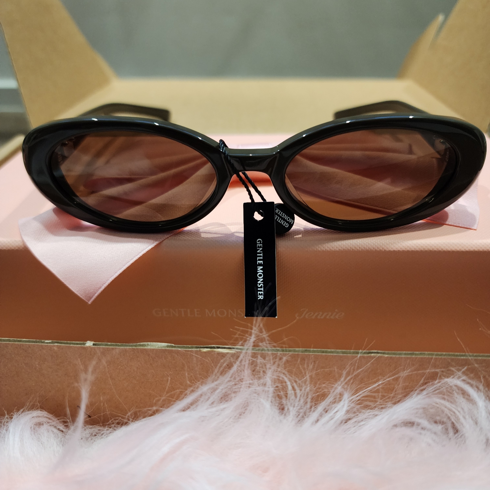 Gentle Monster x Jennie Jentle Salon Hush BR3 Brown Brown 착용 스타일 - 1