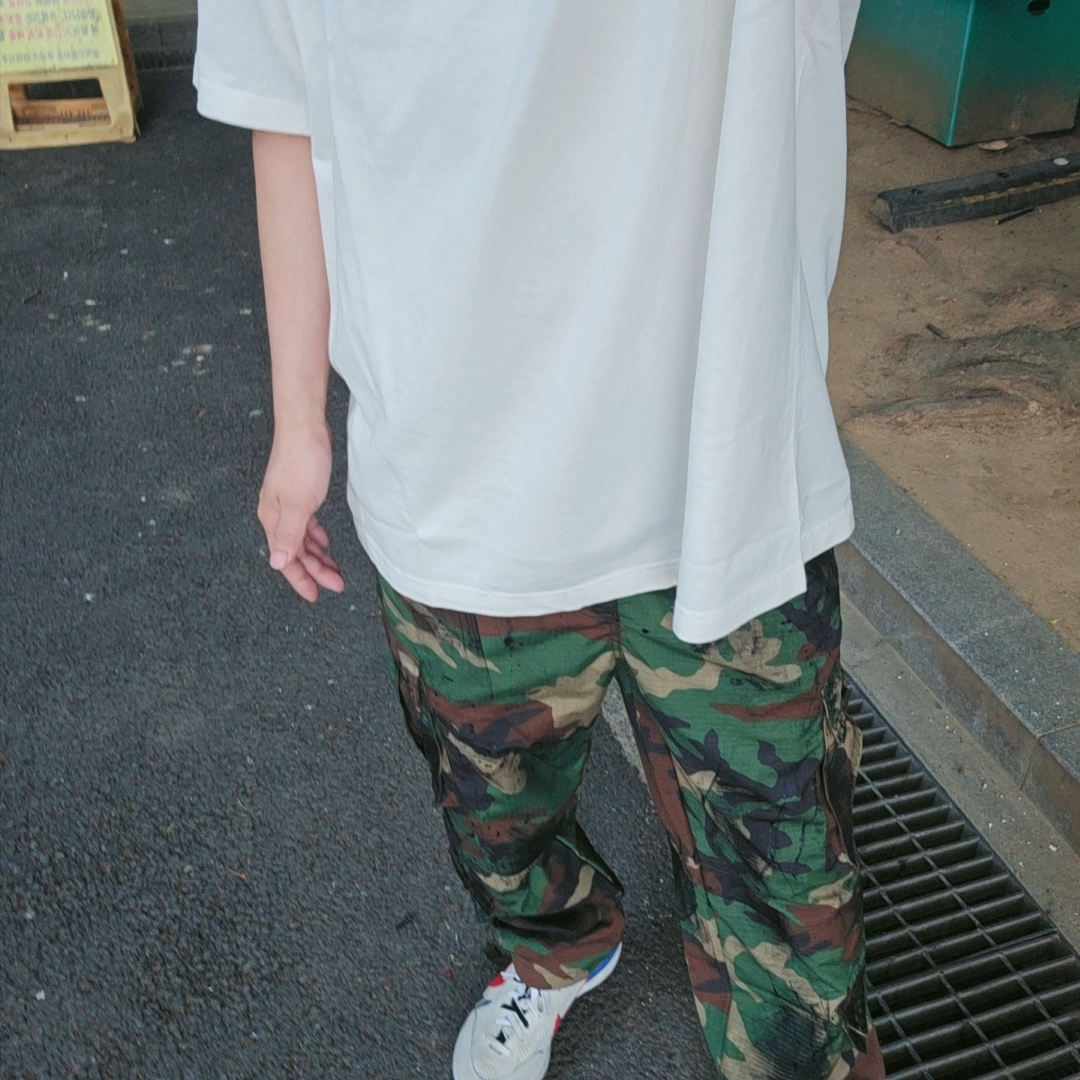 Jordan x Travis Scott T-Shirts Sail (DZ5510-133) 착용 스타일 - 3