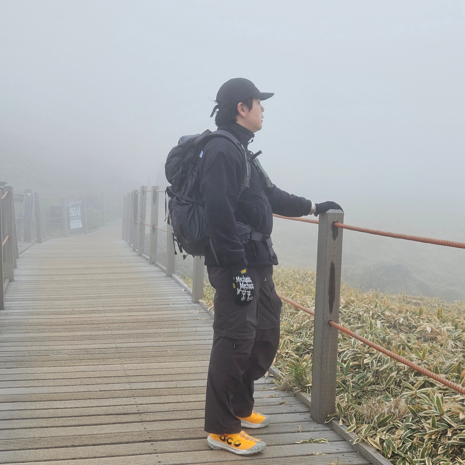The North Face White Label New Utility Fleece Jacket Black, The North Face Norm Hat Black 착용 스타일 - 7