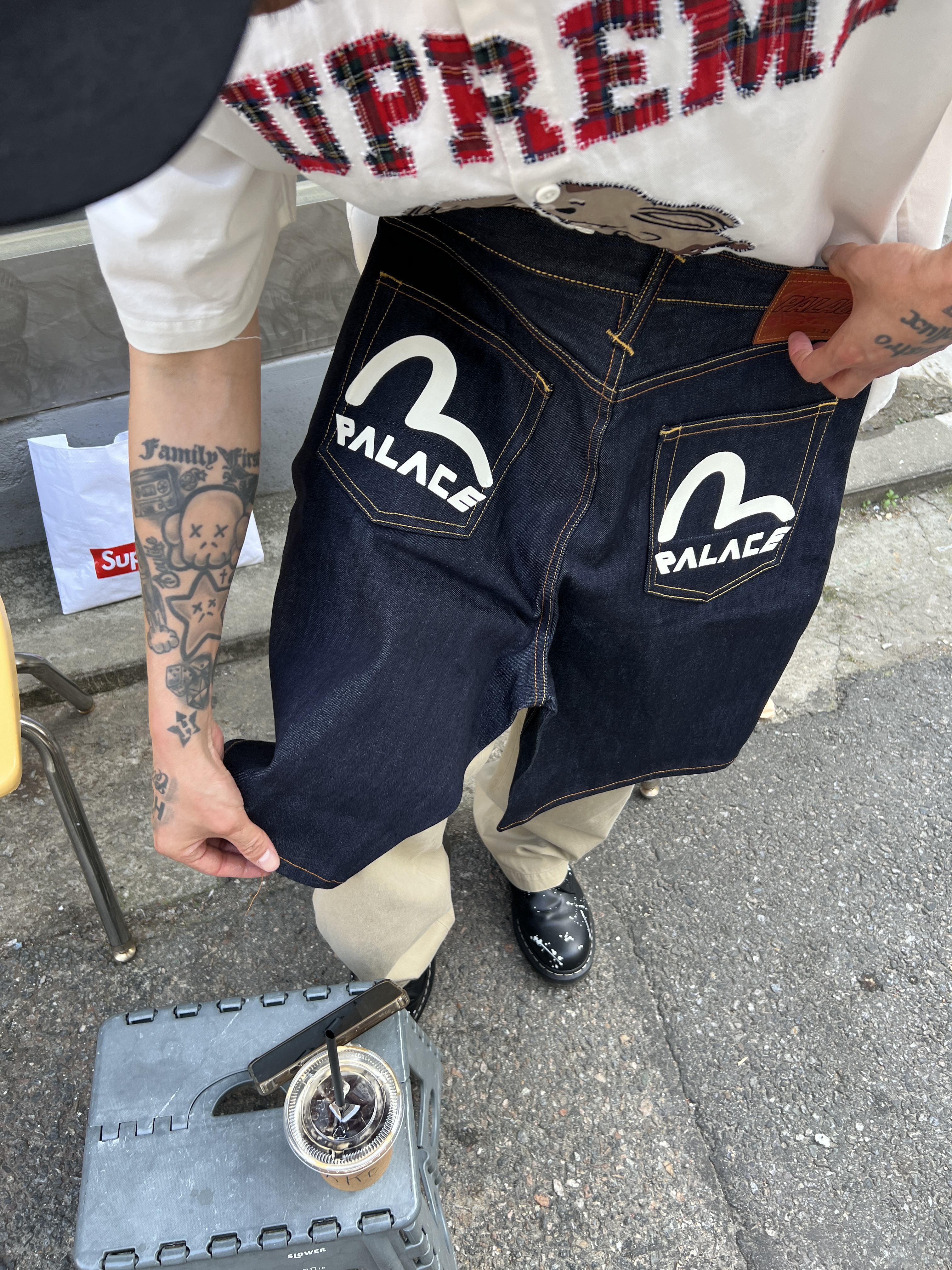 Supreme Chino Pant Tan - 24SS, Supreme Bunnies S/S Work Shirt White - 23SS 착용 스타일 - 2