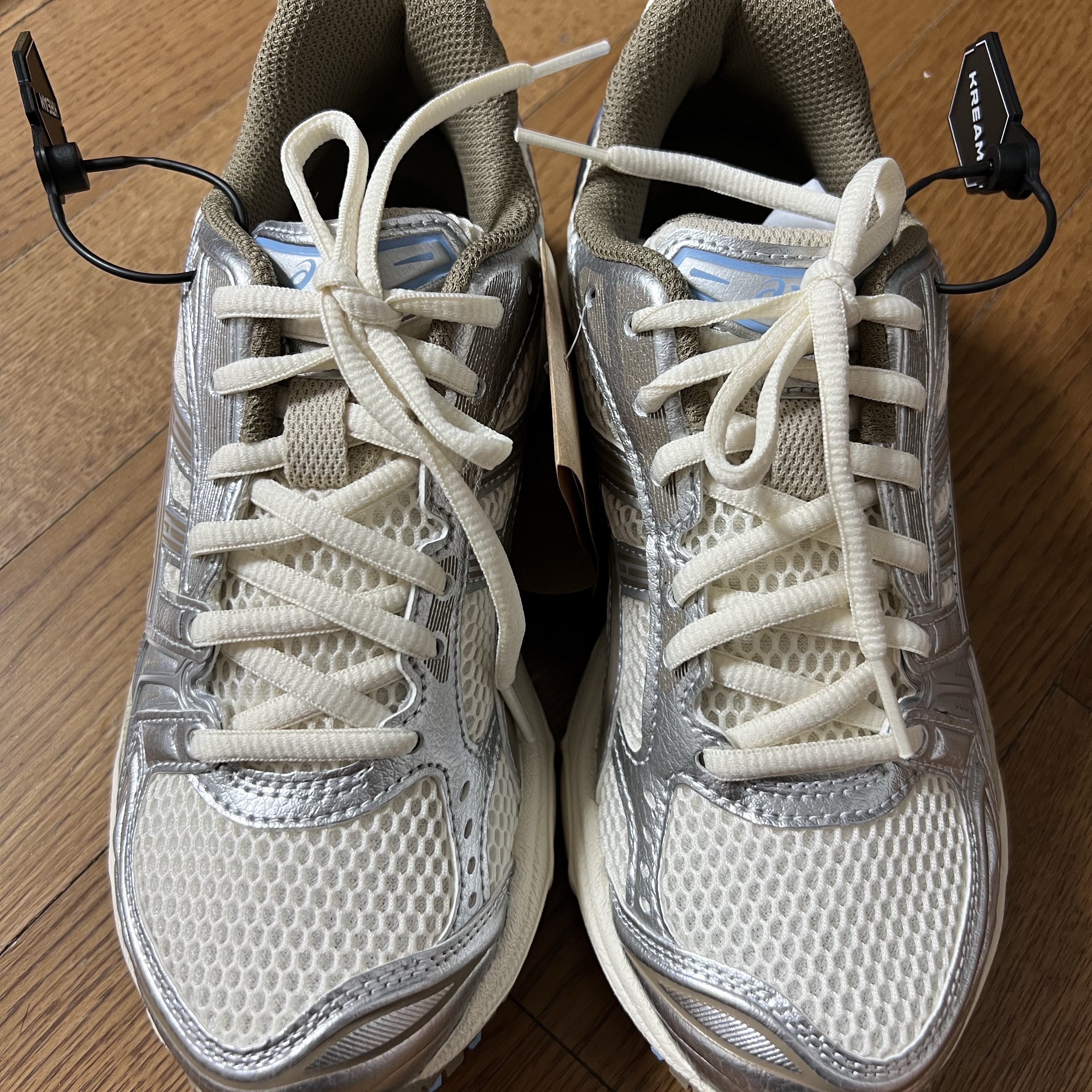 (W) Asics Gel-Kayano 14 Cream Pepper 착용 스타일 - 1