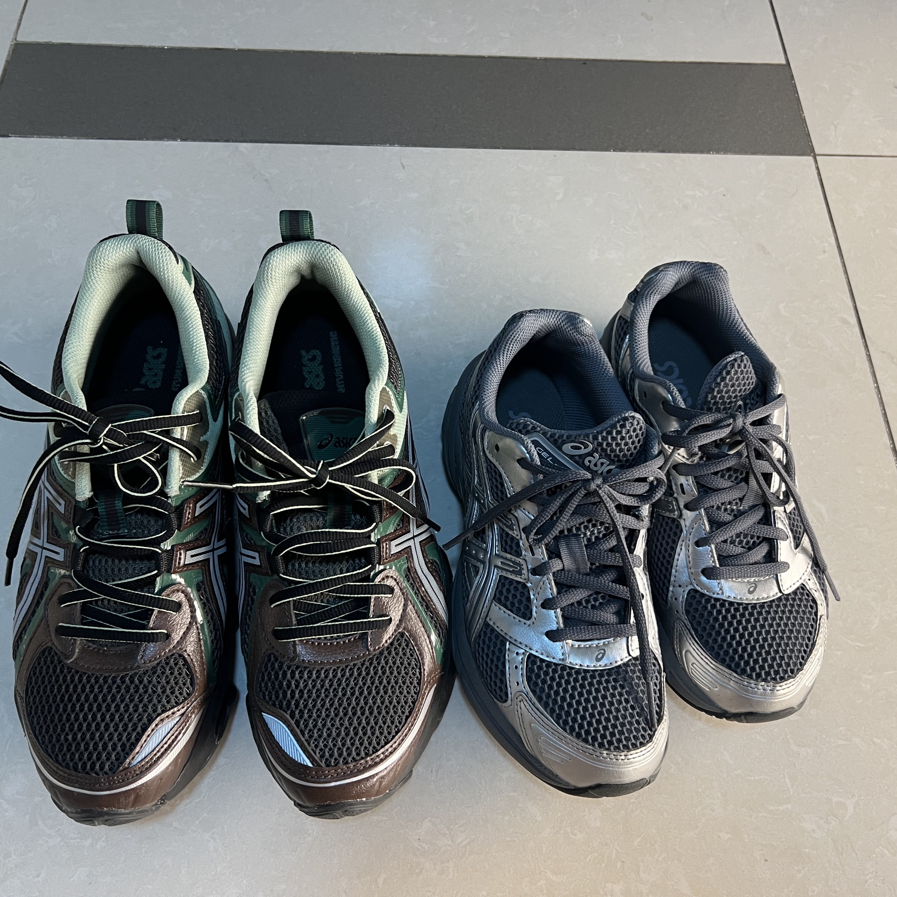 Asics Gel-Quantum Kinetic Dark Sepia Shamrock Green, Asics Gel-1130 Steel Grey Pure Silver 착용 스타일 - 2