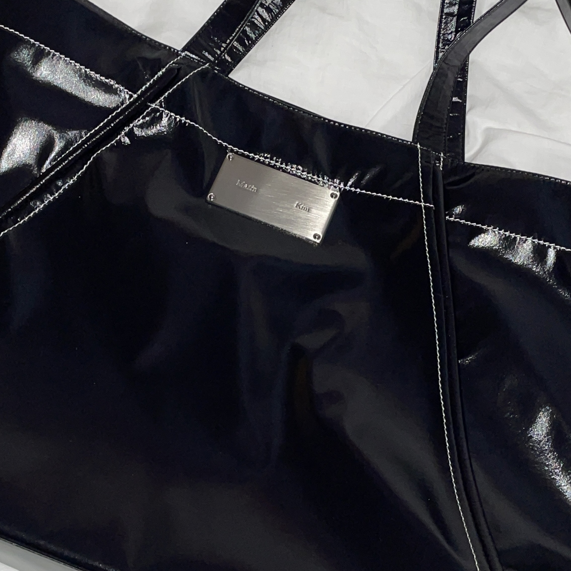Matin Kim Big Coating Tote Bag Black 착용 스타일