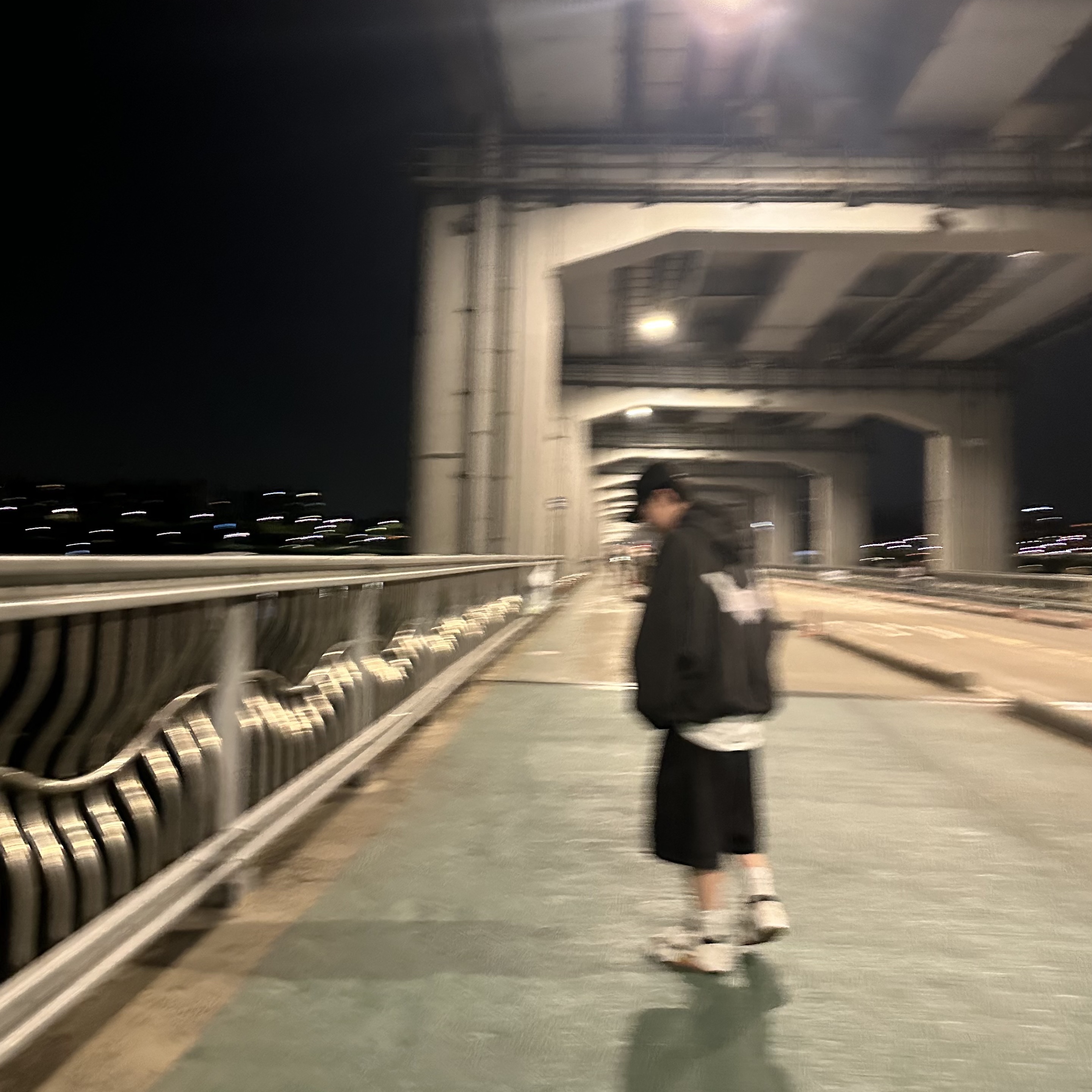 Jordan x Travis Scott Jumpman Jack TR Sail and Dark Mocha, Yeezy Gap Engineered By Balenciaga Dove Hoodie Black 착용 스타일 - 2